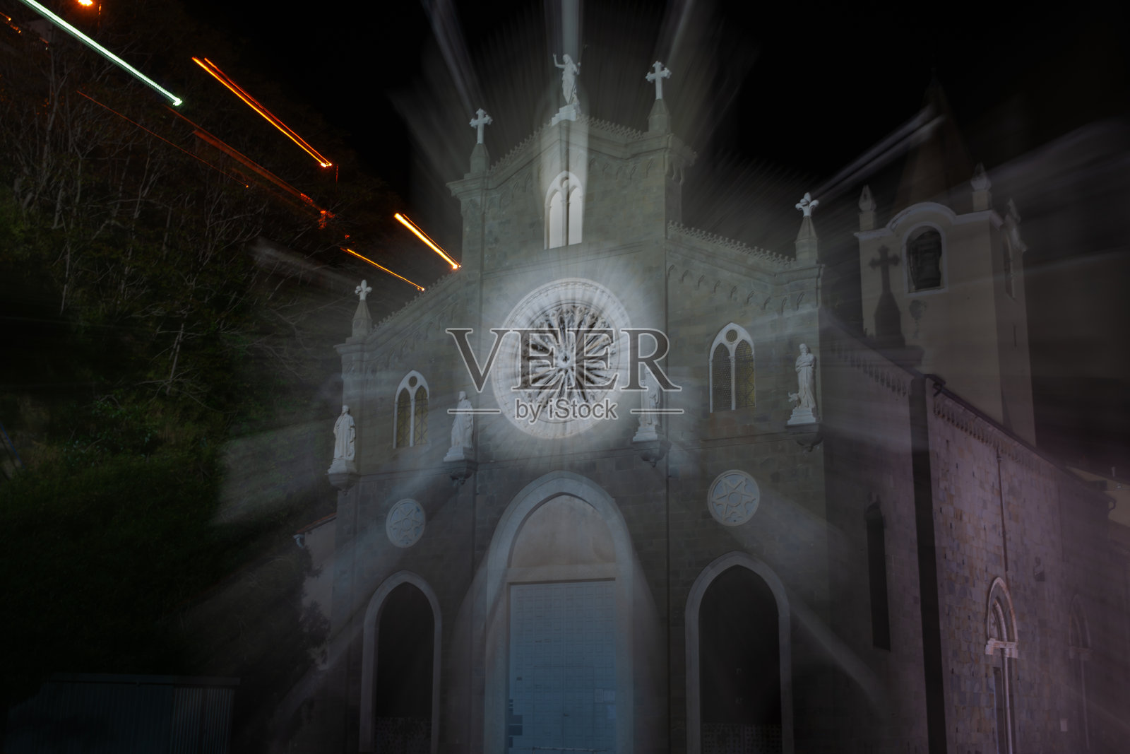 里奥马焦雷圣乔瓦尼巴蒂斯塔教堂的夜景正面照片摄影图片