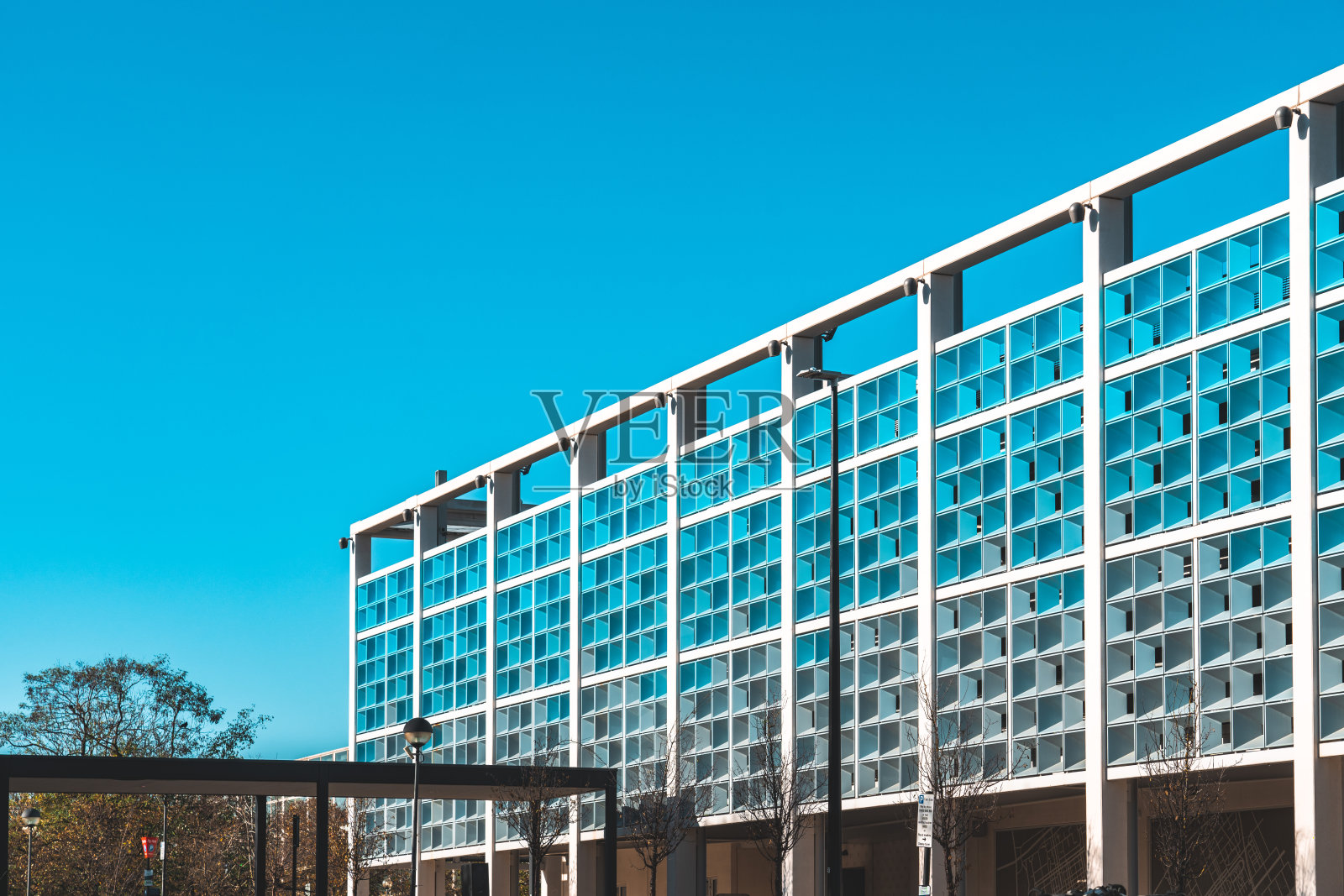 靠近大楼外面。建筑上的细节照片摄影图片