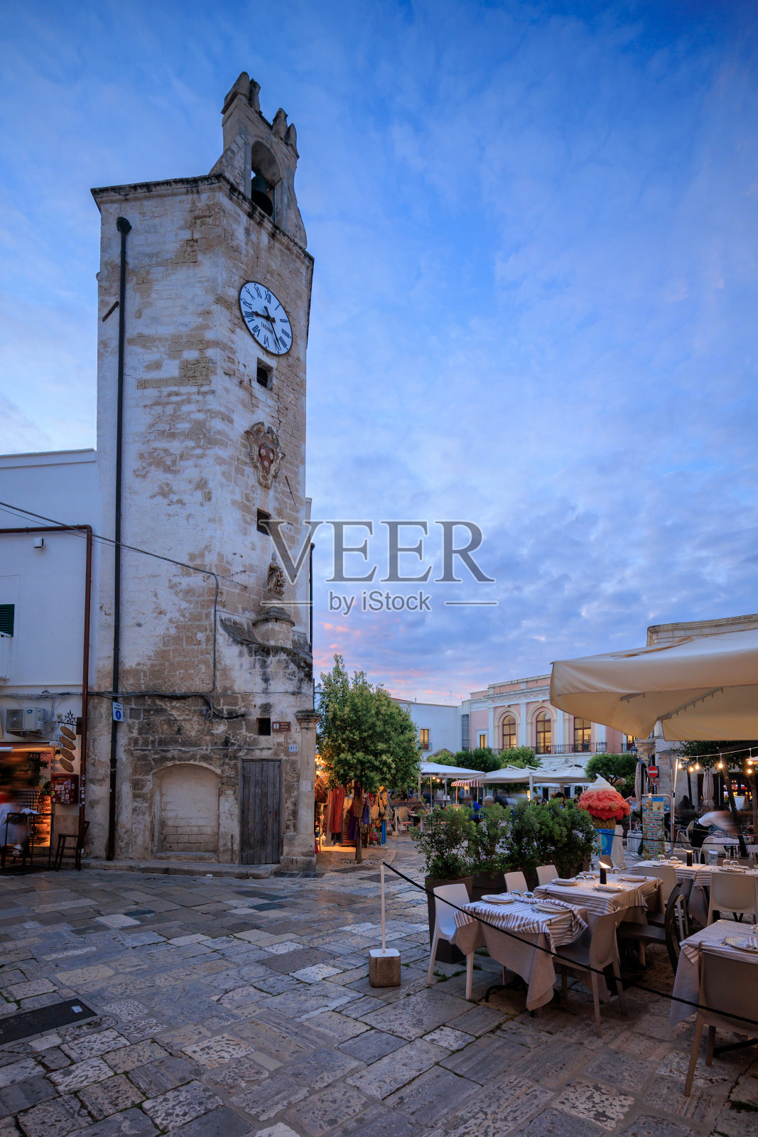 莫诺波利，意大利普利亚的海边小镇照片摄影图片