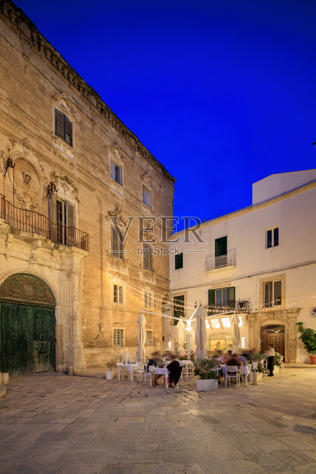 意大利普利亚的市镇广场照片摄影图片