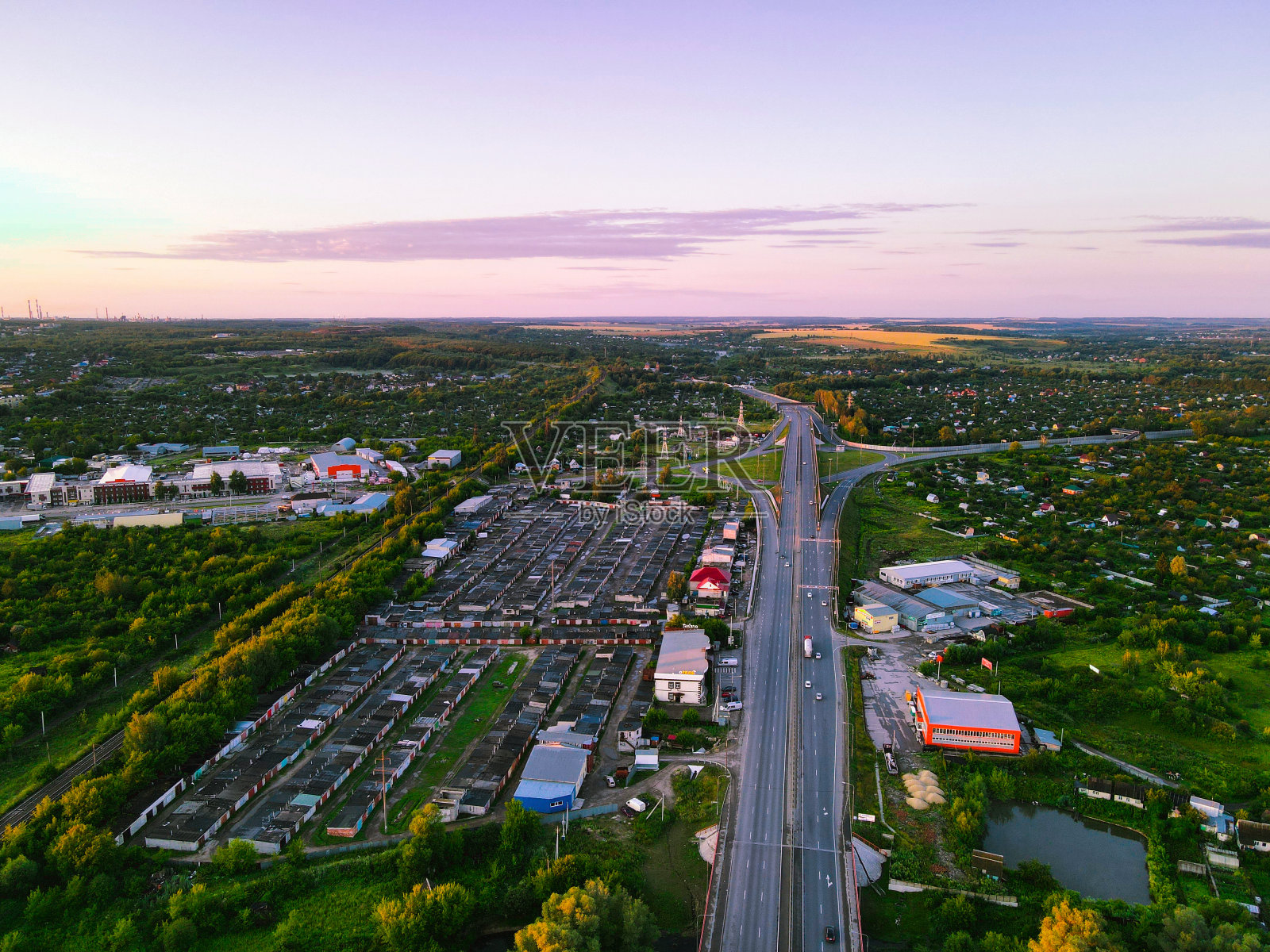 鸟瞰城市周边景观照片摄影图片