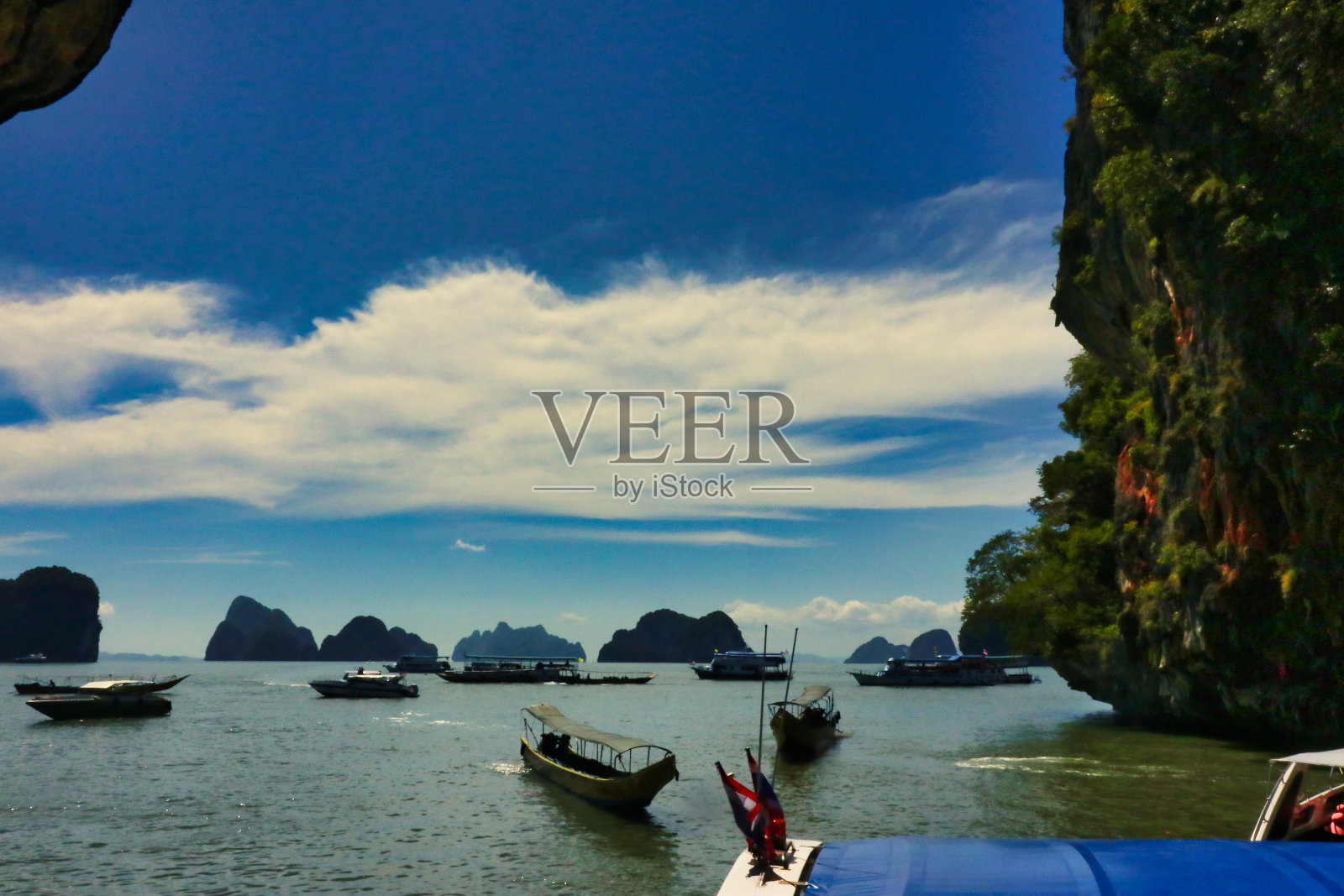 攀牙湾群岛和泰国普吉岛外的海景照片摄影图片