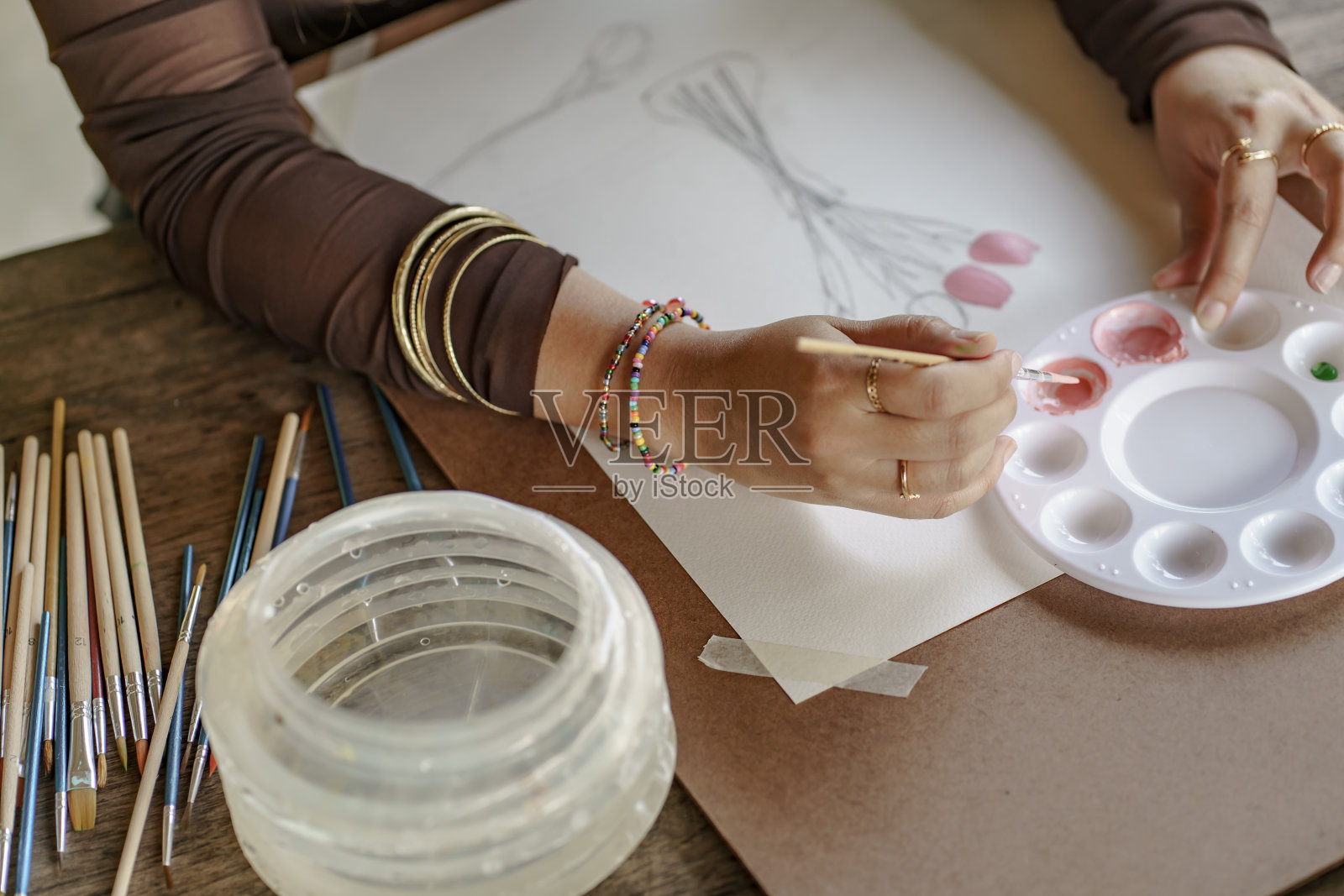 艺术家绘画由艺术家毛笔混合色彩丙烯水彩油画的艺术创作和部分疗法照片摄影图片