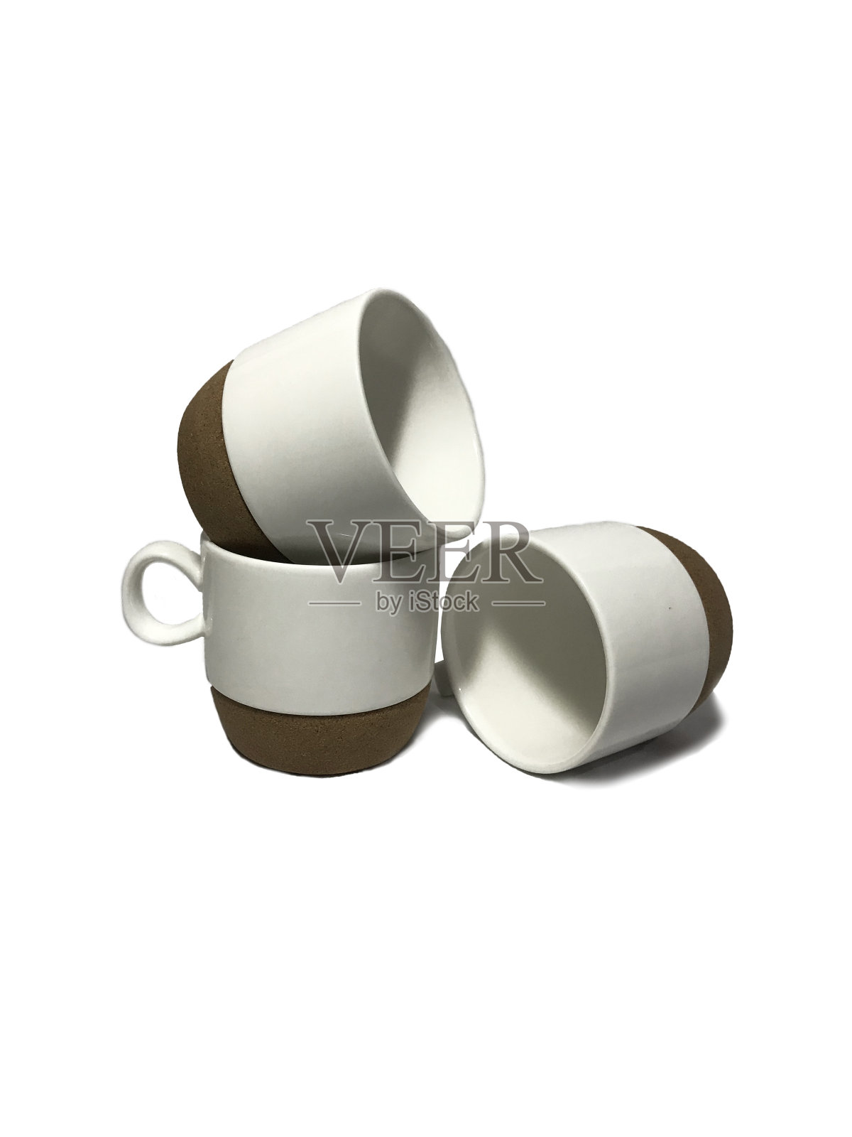 三叠白陶木制审美杯画像。白色背景。照片摄影图片