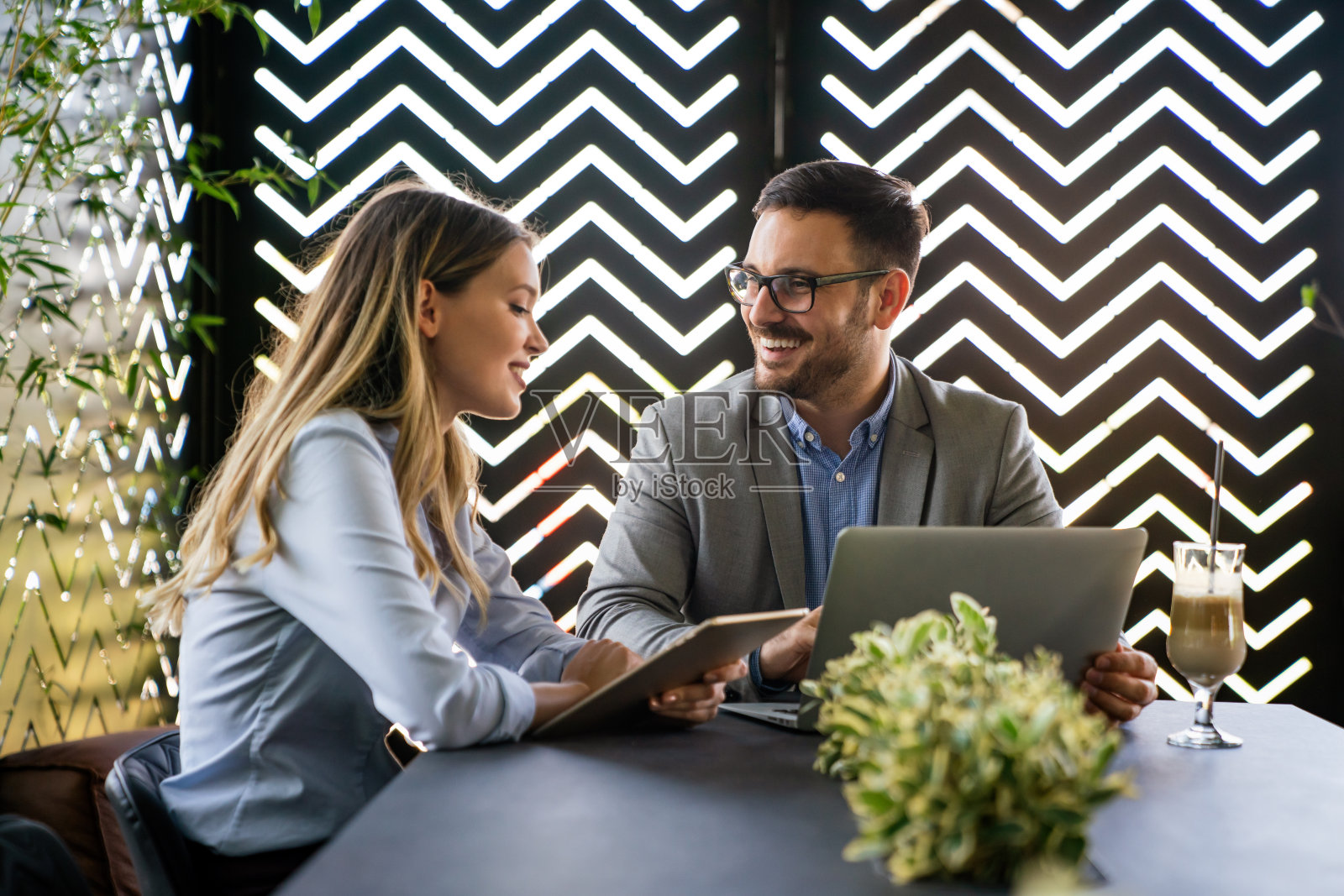 信息和技术在商业世界中非常重要照片摄影图片