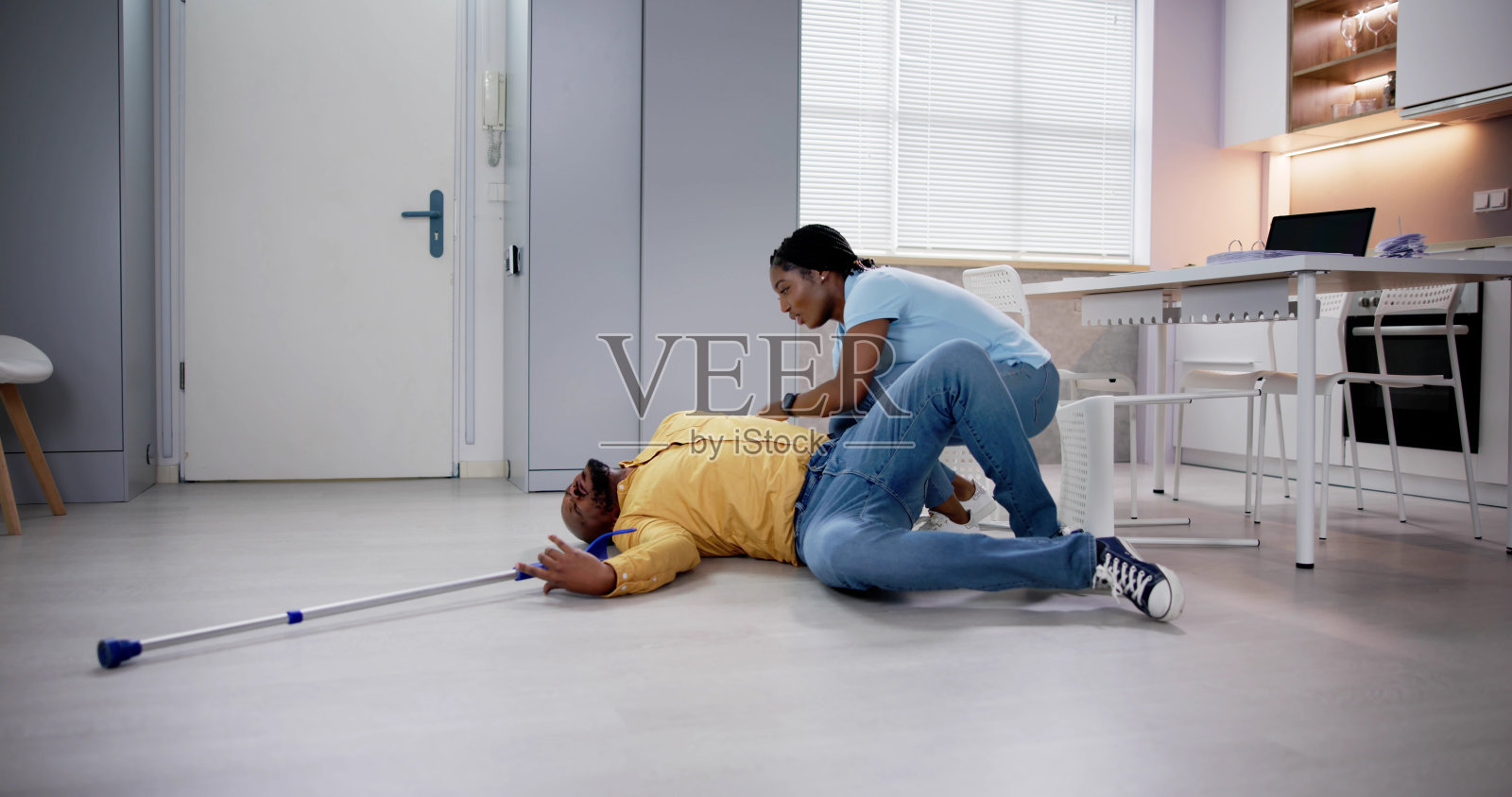 老人滑梯照片摄影图片