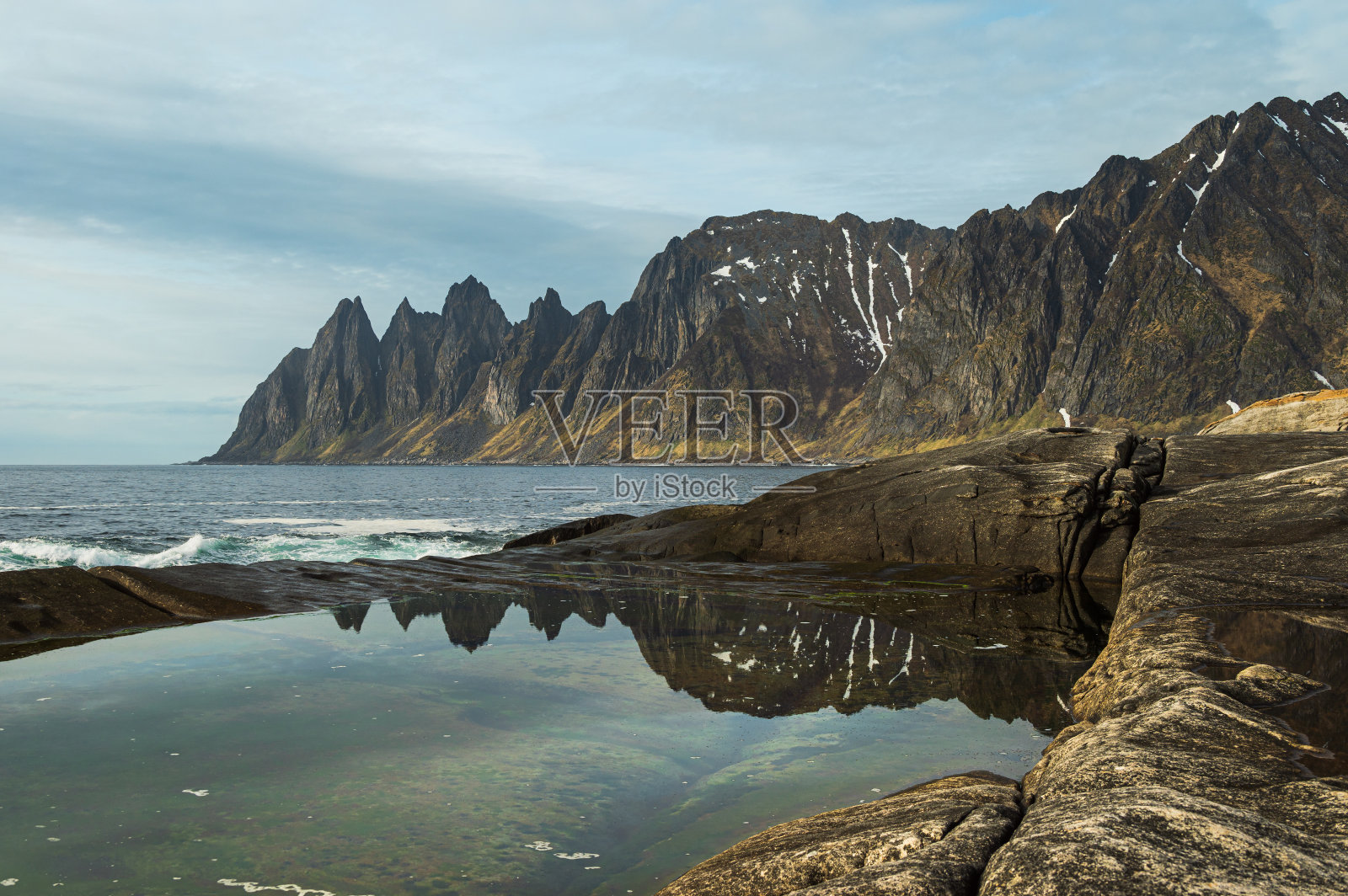 Senja岛春天的风景照片摄影图片