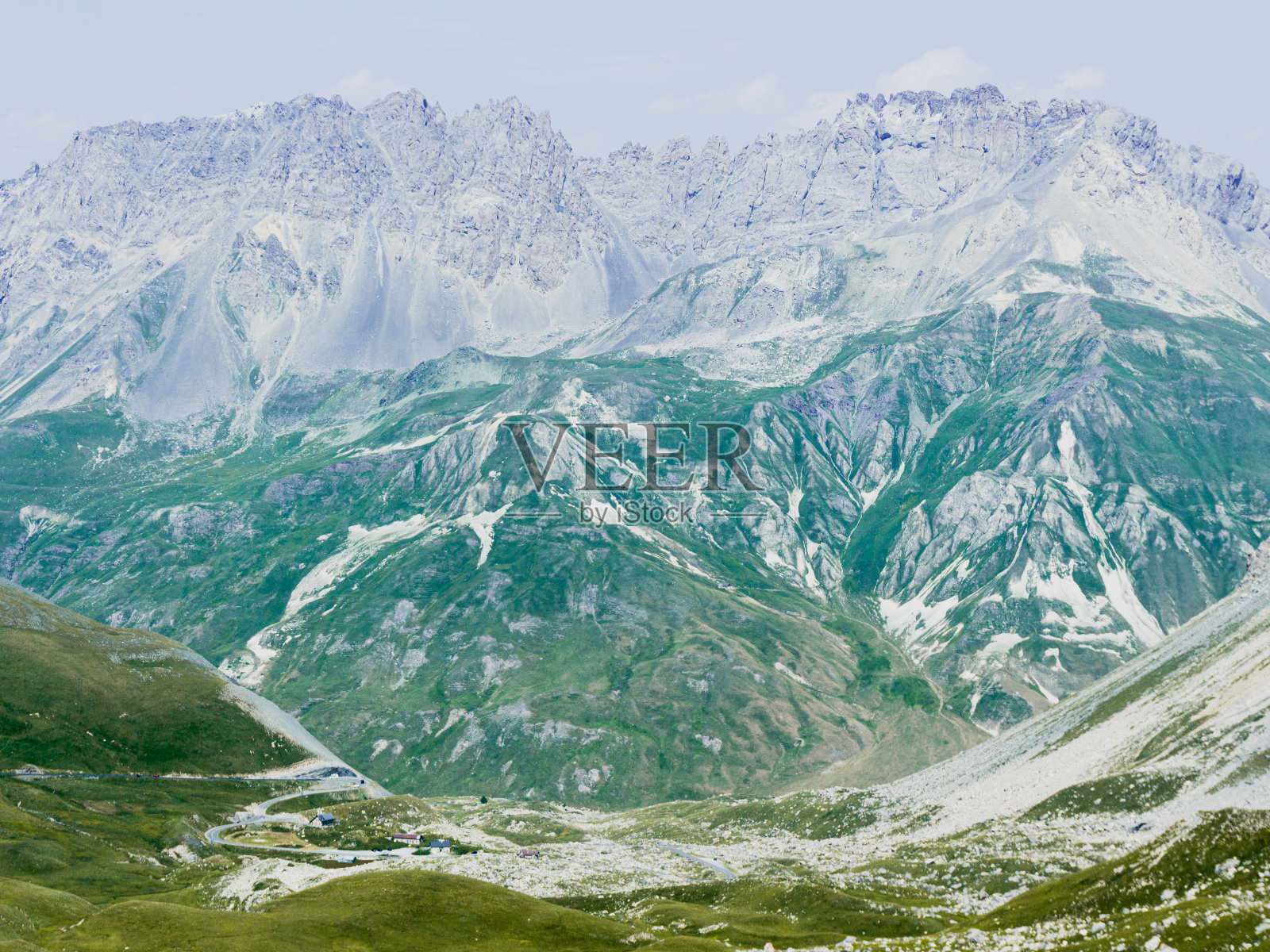 欧洲阿尔卑斯山脉从山谷到山顶照片摄影图片