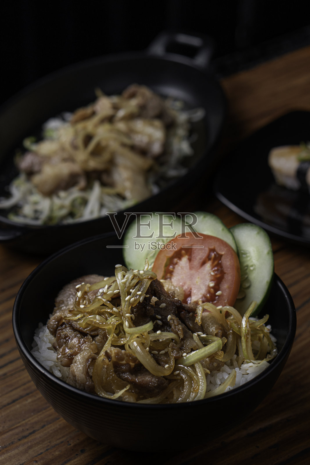 鸡饭碗日本料理照片摄影图片