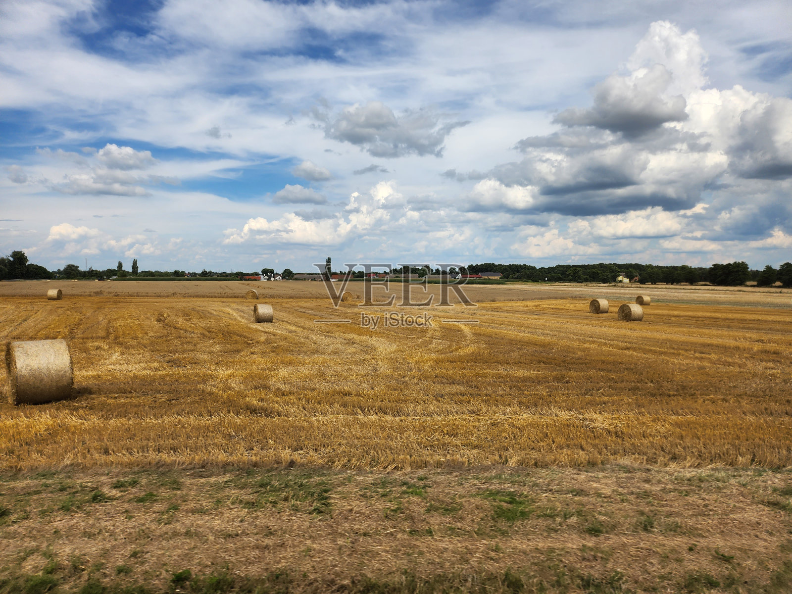 稻草baling-Agriculture。照片摄影图片