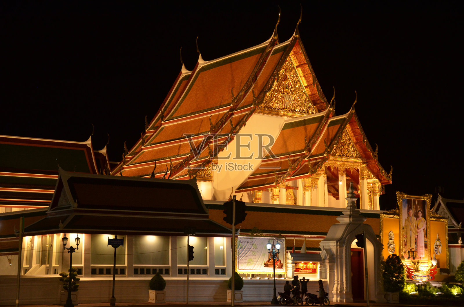 摇摆杆前的苏塔夜气氛照片摄影图片