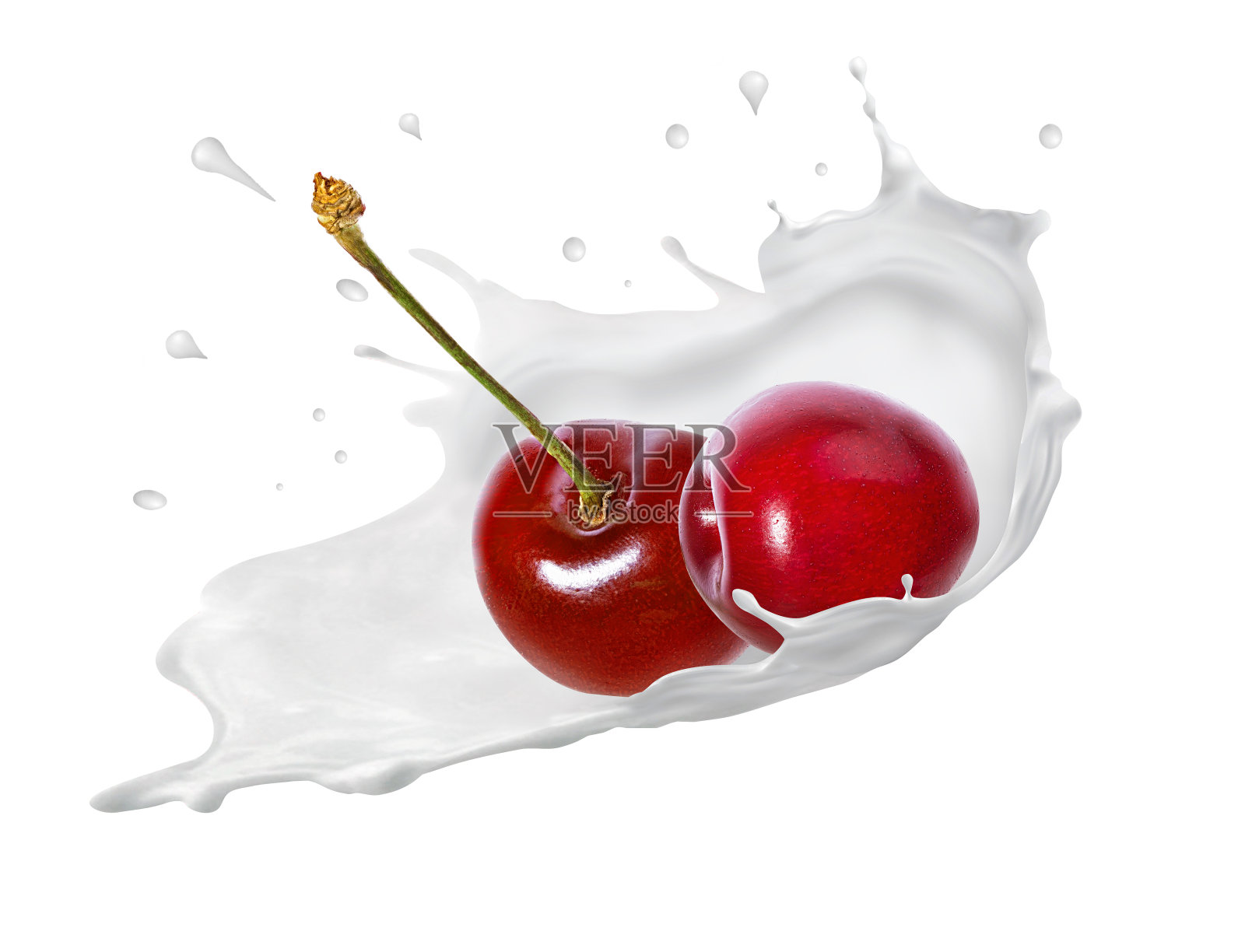 洒酸奶，牛奶，冰淇淋樱桃照片摄影图片