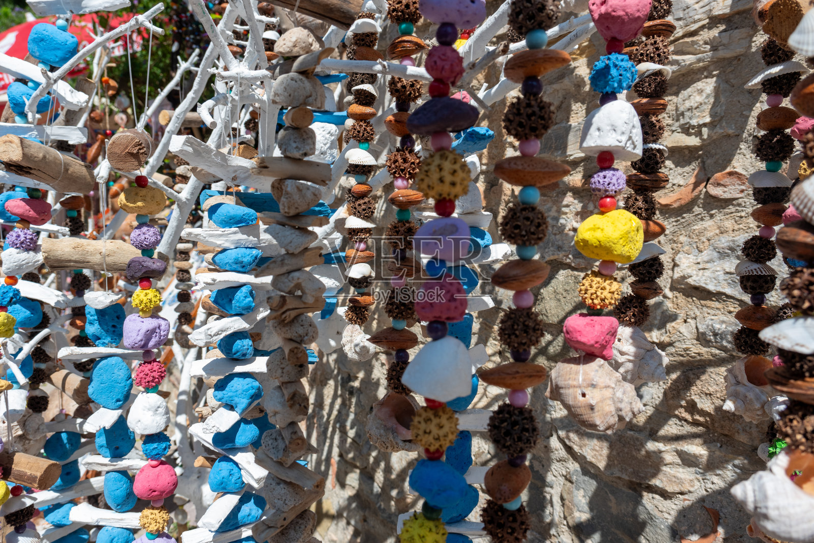 游客墙体装饰照片摄影图片