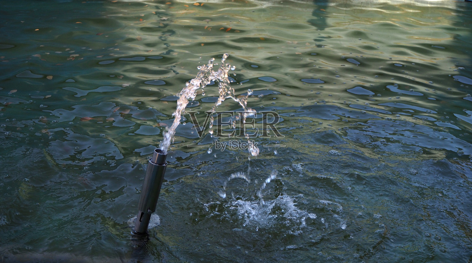 水管爆裂照片摄影图片