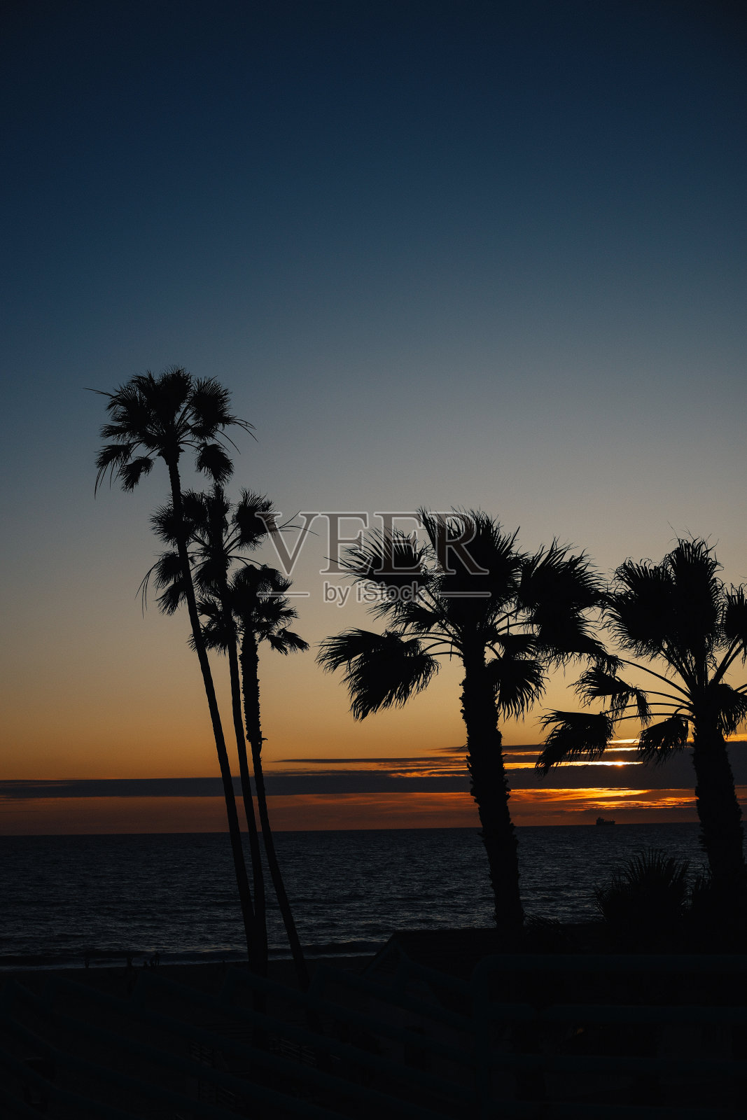 洛杉矶曼哈顿海滩上的日落照片摄影图片