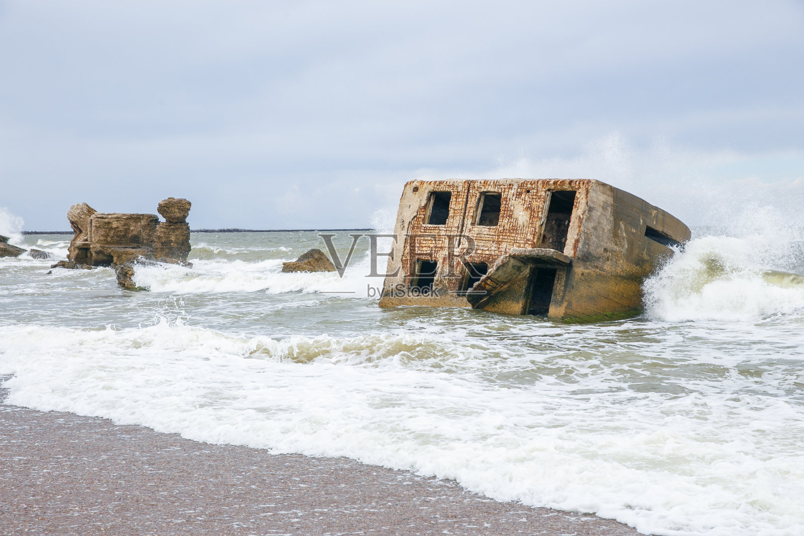波罗的海卡拉奥斯塔的监狱。水里的老房子。2017照片摄影图片