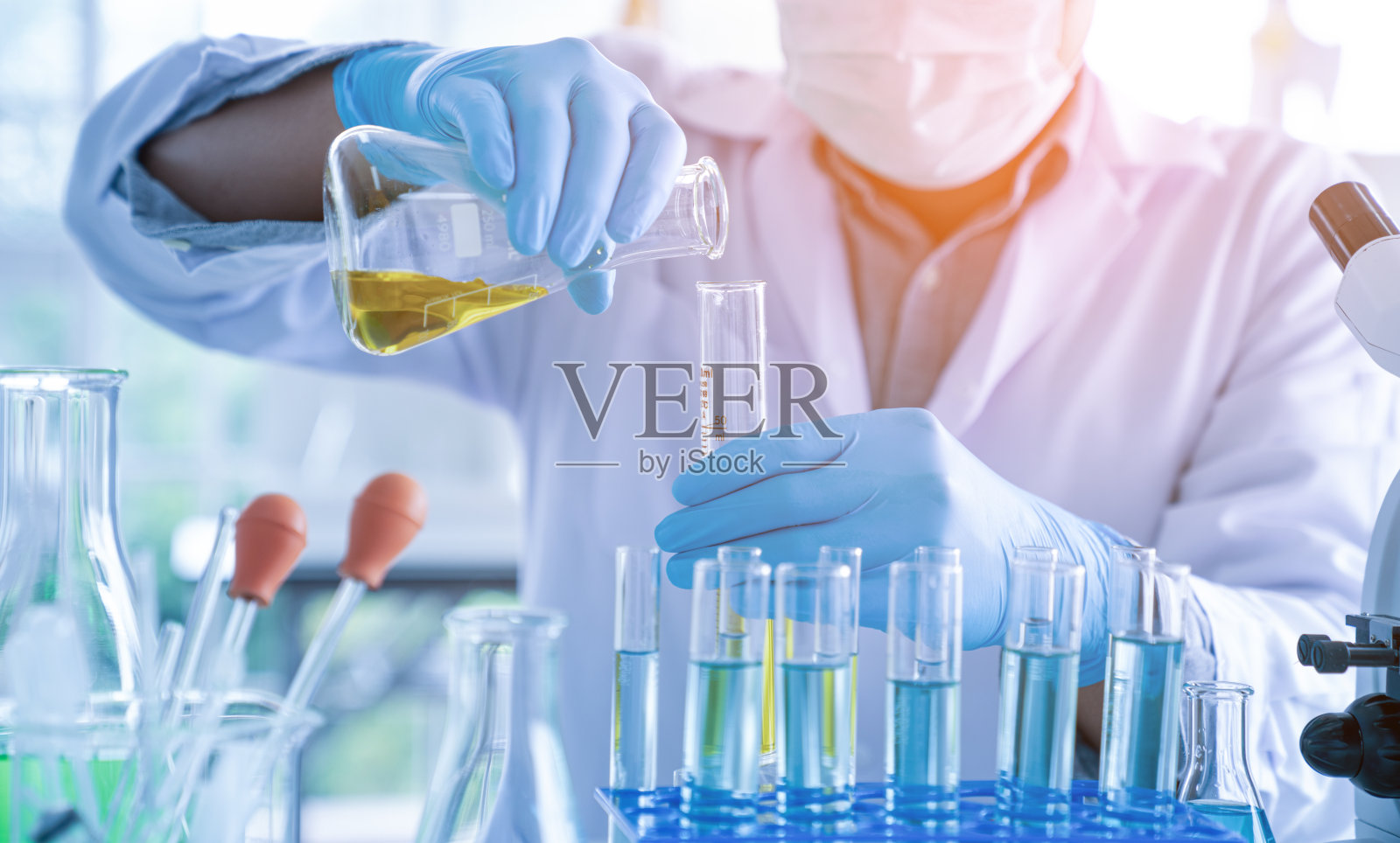 从事科学实验室、医学技术研究工作的科学家或研究人员照片摄影图片