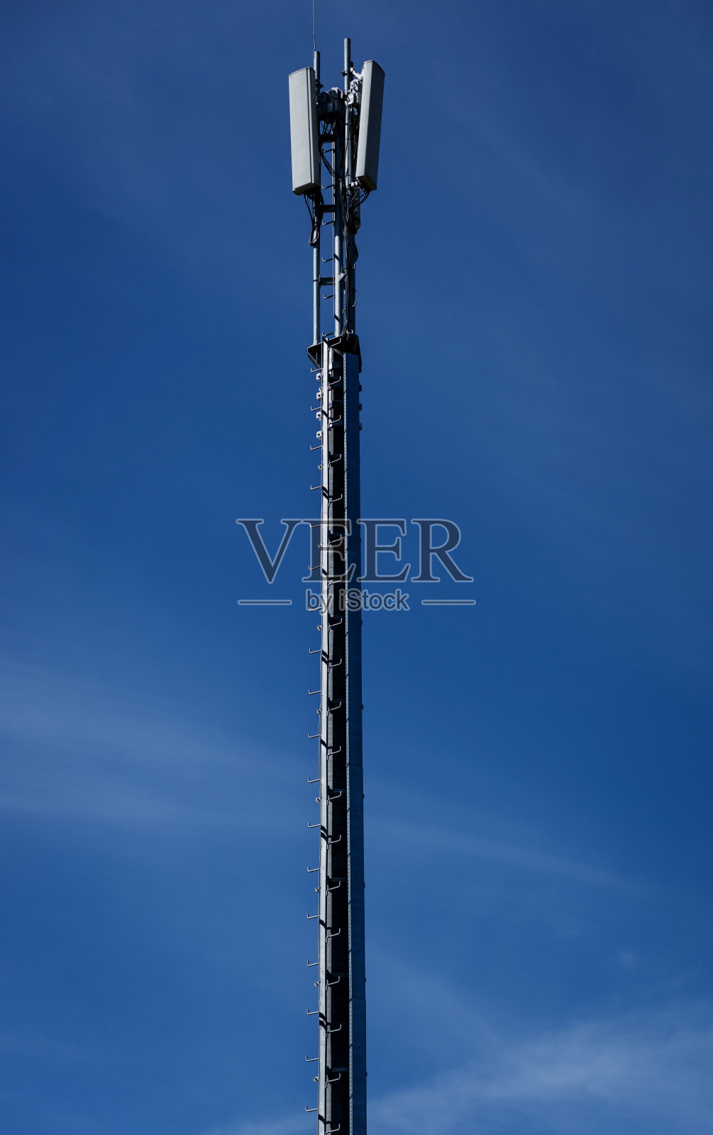 蜂窝发射塔传播信号5g, 4g。照片摄影图片