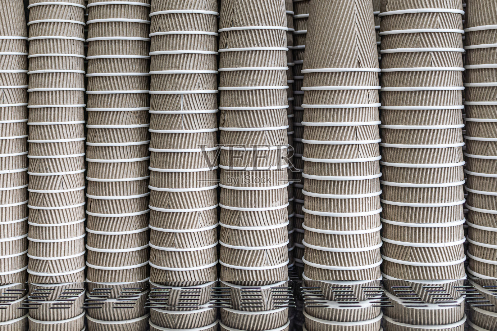 一叠一次性杯子照片摄影图片