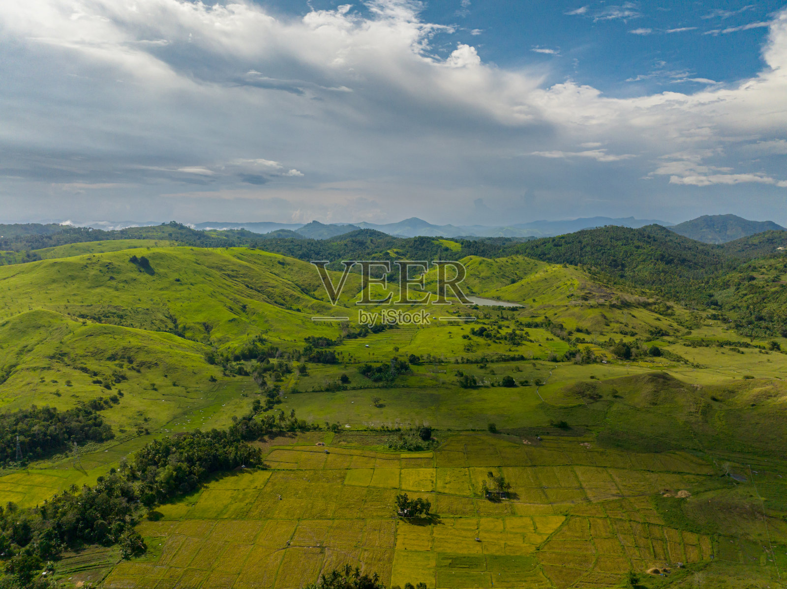菲律宾的热带山脉。照片摄影图片