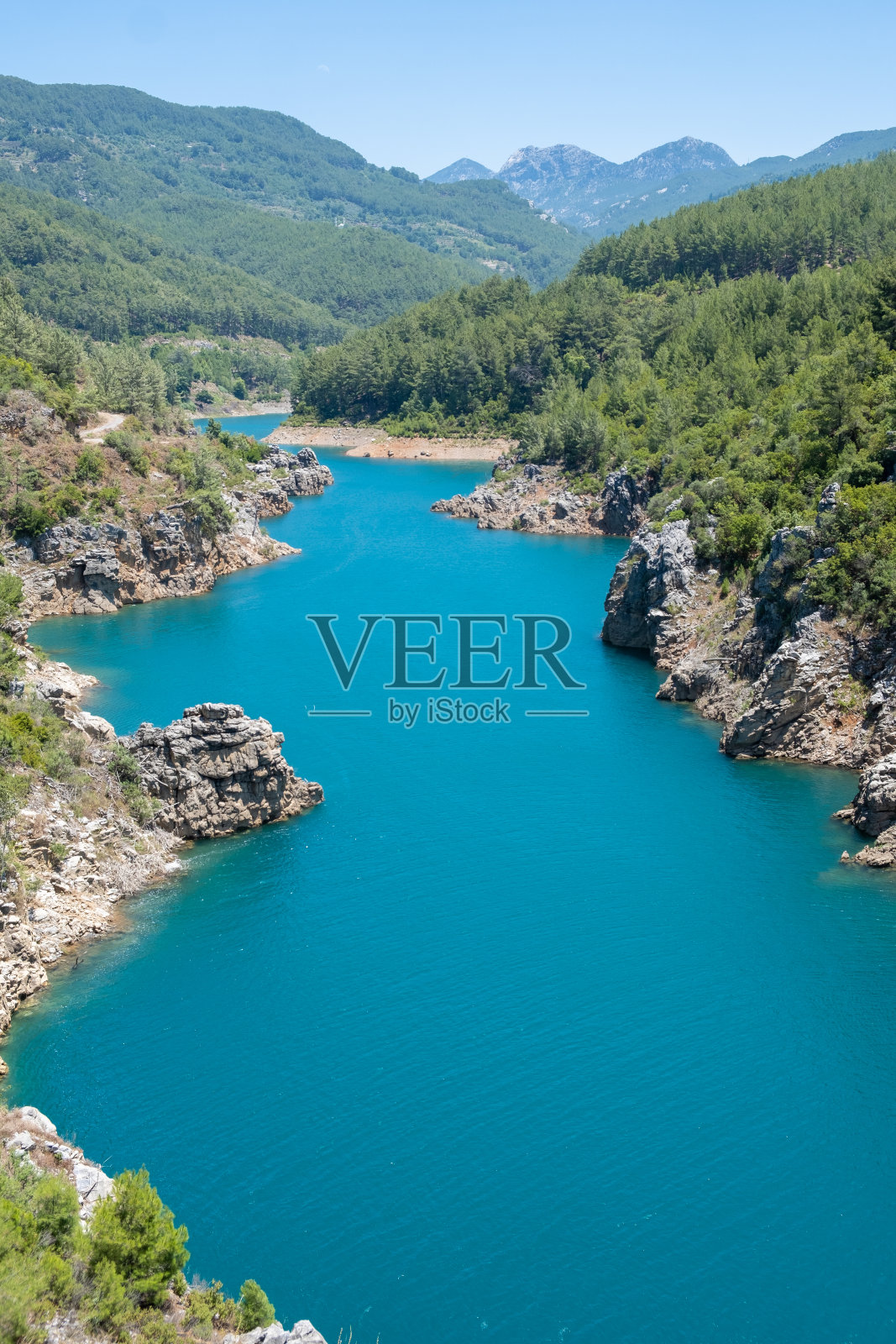 阿拉尼亚地区蓝色的Dimchay河。照片摄影图片