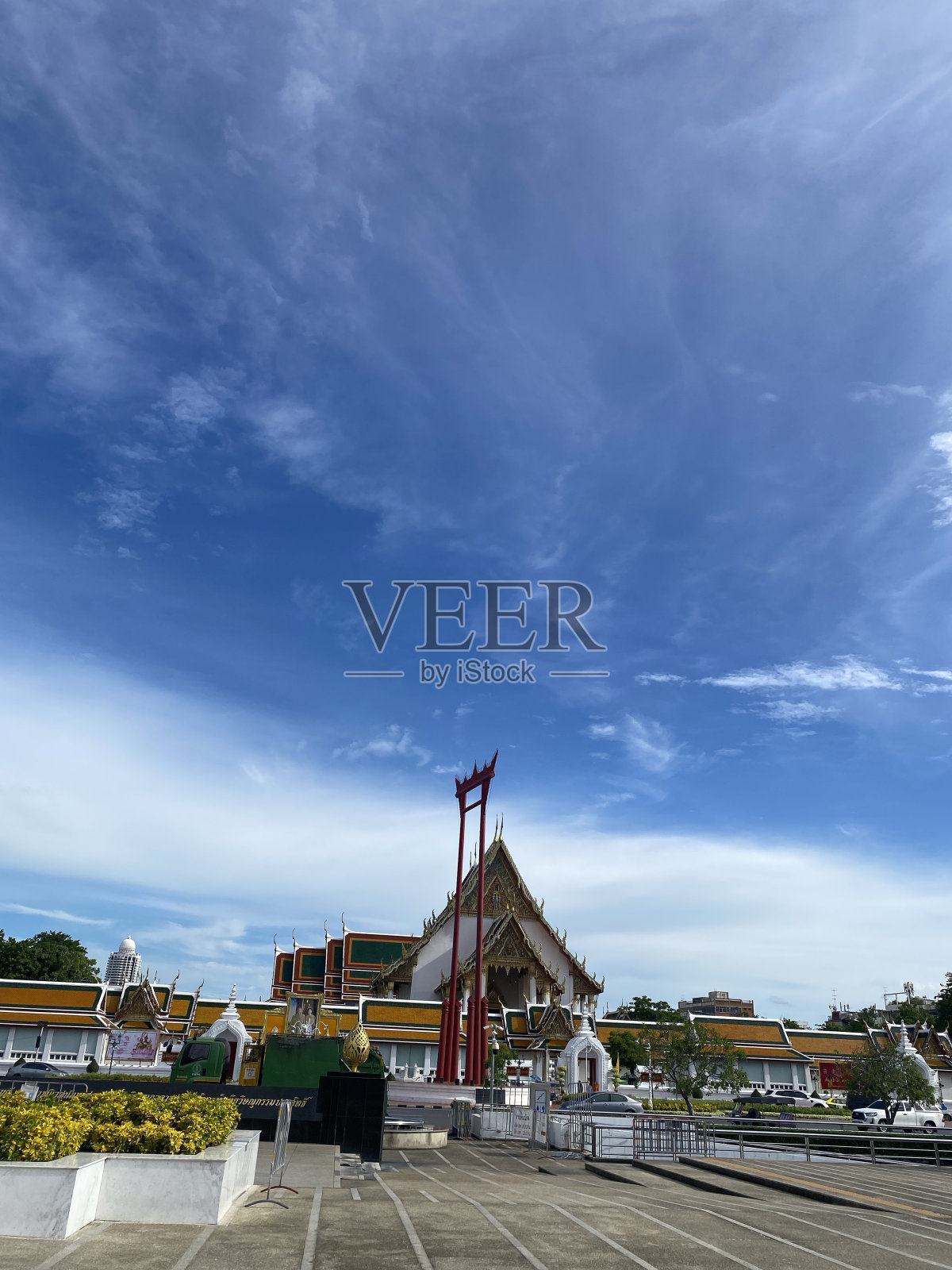 晴朗的一天，美丽的天空在曼谷地标照片摄影图片