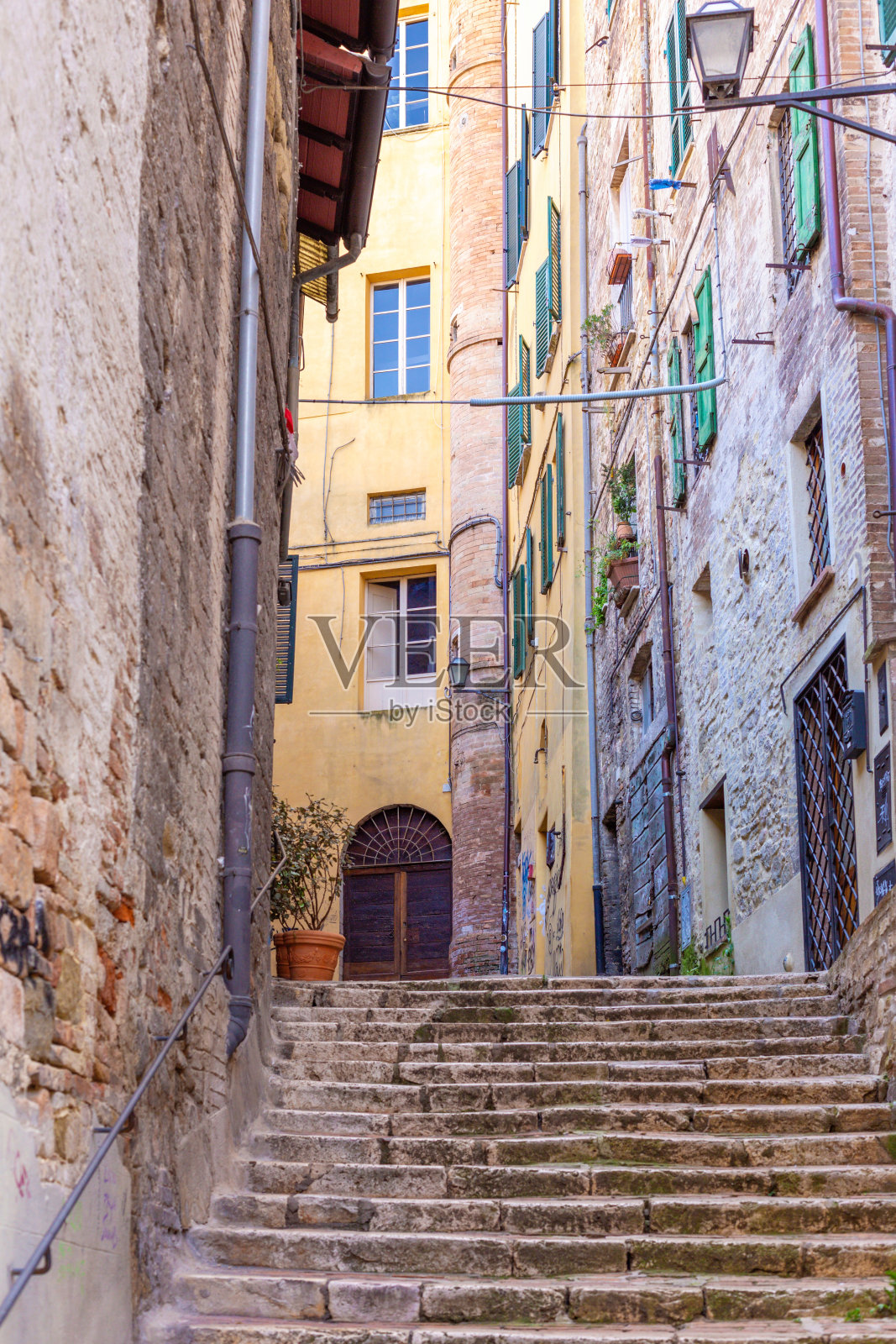 佩鲁贾小而狭窄的街道在首都翁布里亚，意大利照片摄影图片