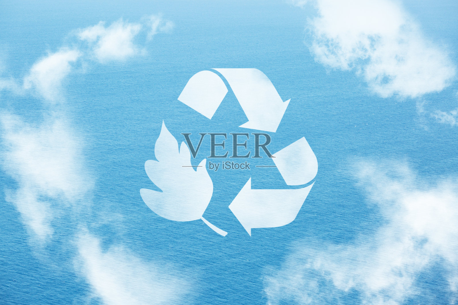 抽象的图标，以池塘的形式，在海洋中央有一个回收符号，代表生态呼吁回收和再利用。3 d渲染。照片摄影图片