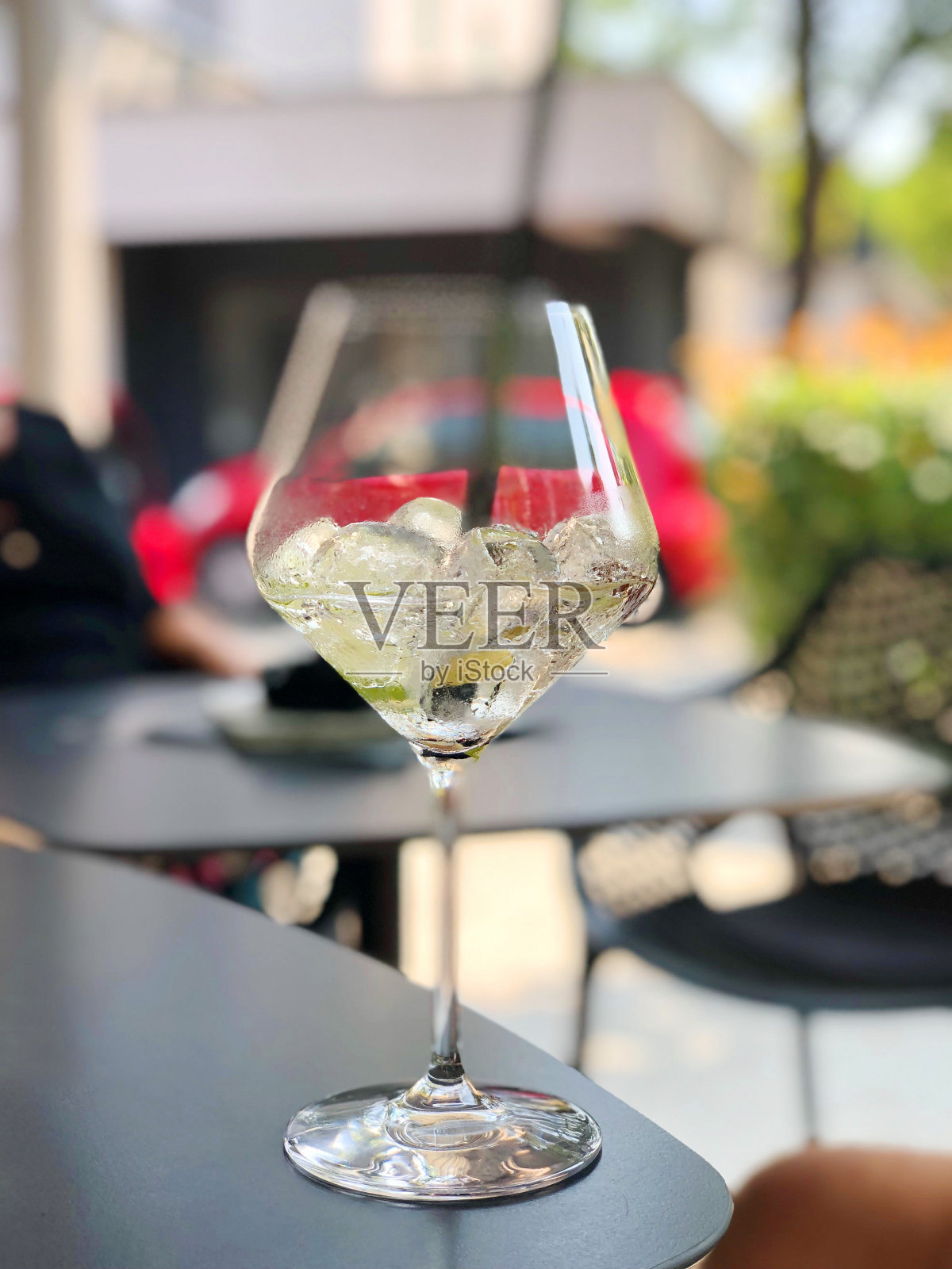 餐桌上鸡尾酒的特写照片摄影图片