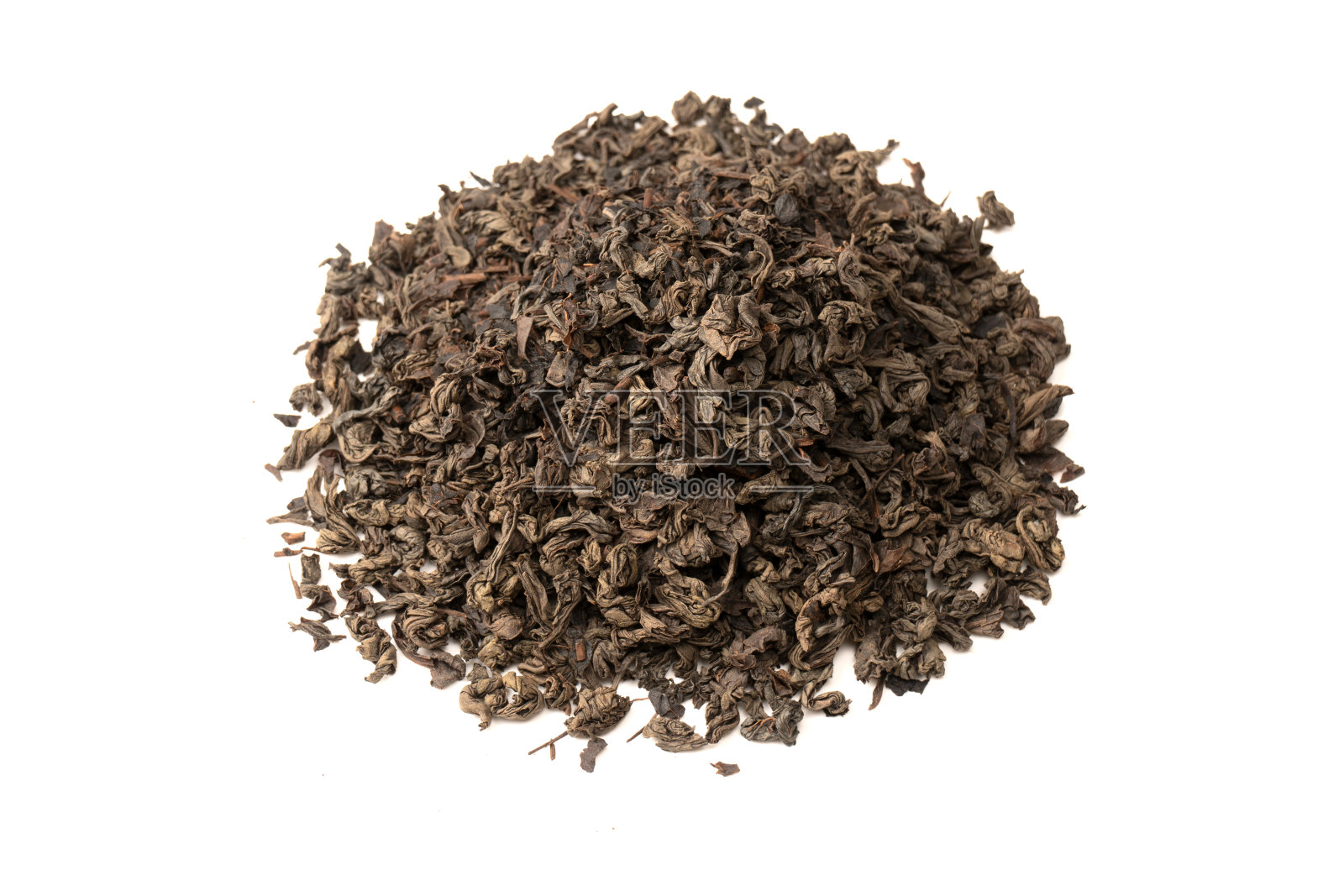 在白色背景上分离的干茶叶。照片摄影图片