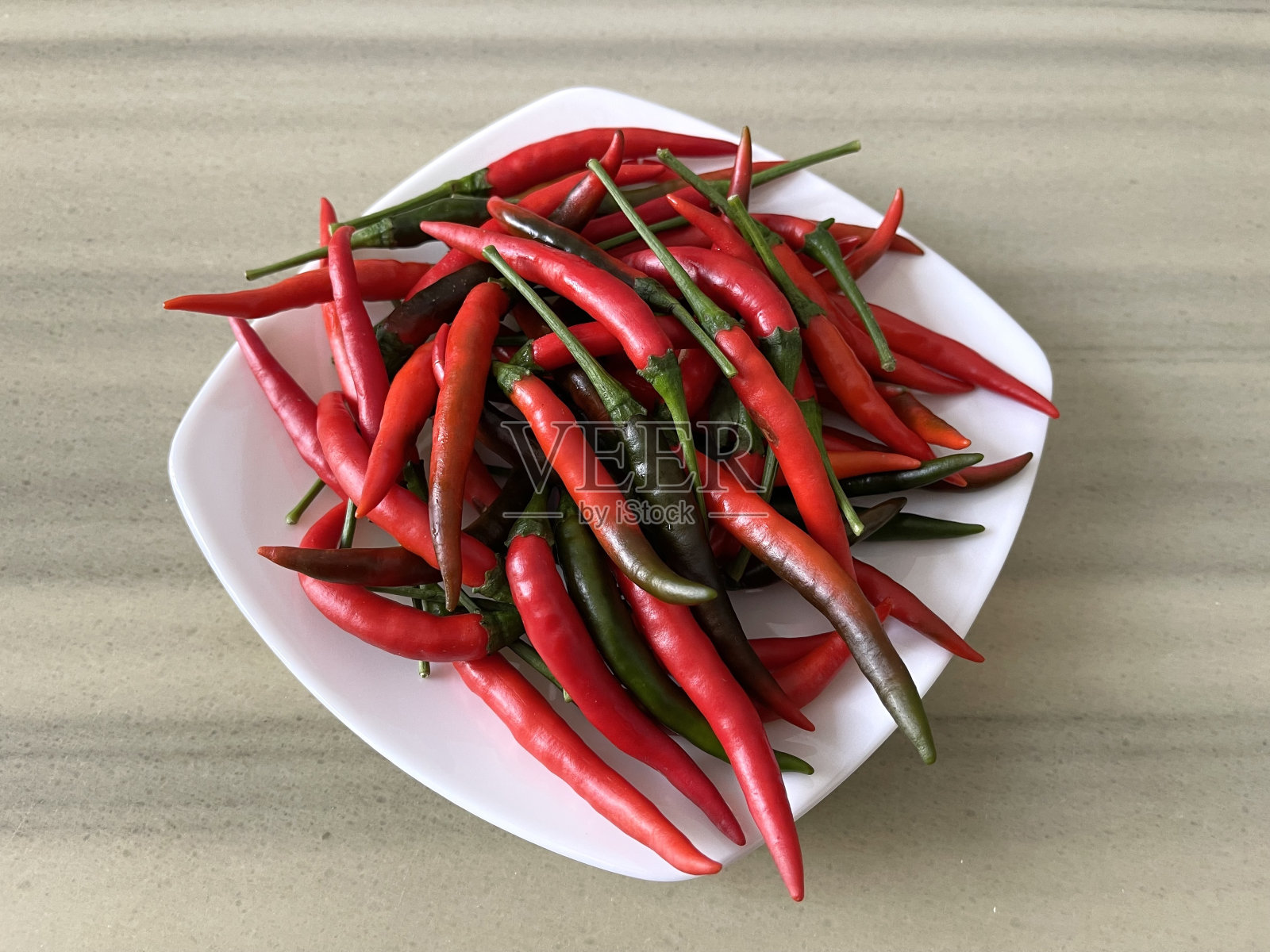 新鲜的辣椒是烹饪的原料照片摄影图片