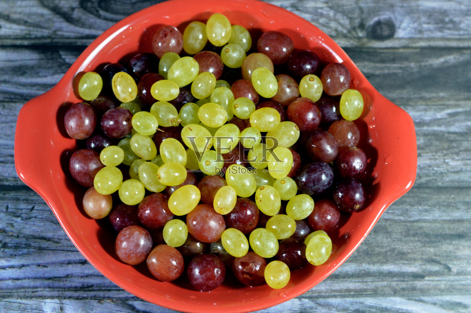 绿色红色新鲜葡萄照片摄影图片