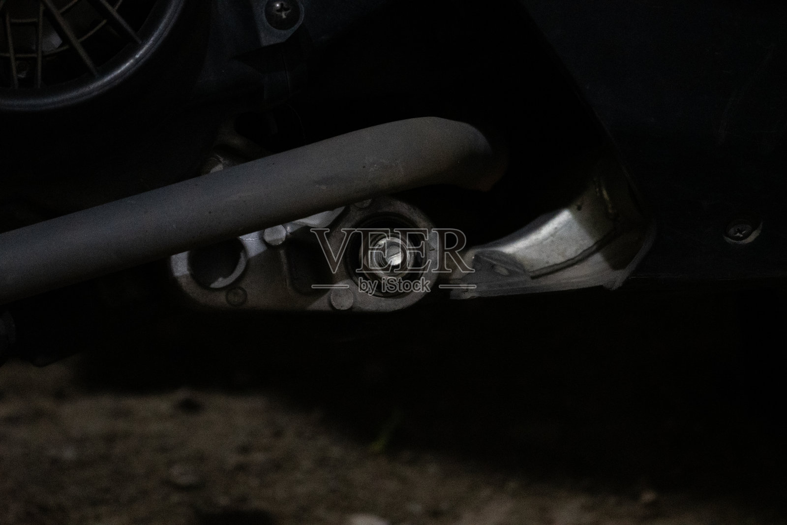 电机零件，螺母和螺栓照片摄影图片