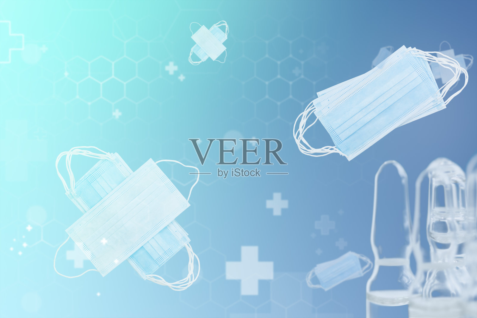 医疗保健创新理念。蓝色背景的医用口罩和安瓿。照片摄影图片