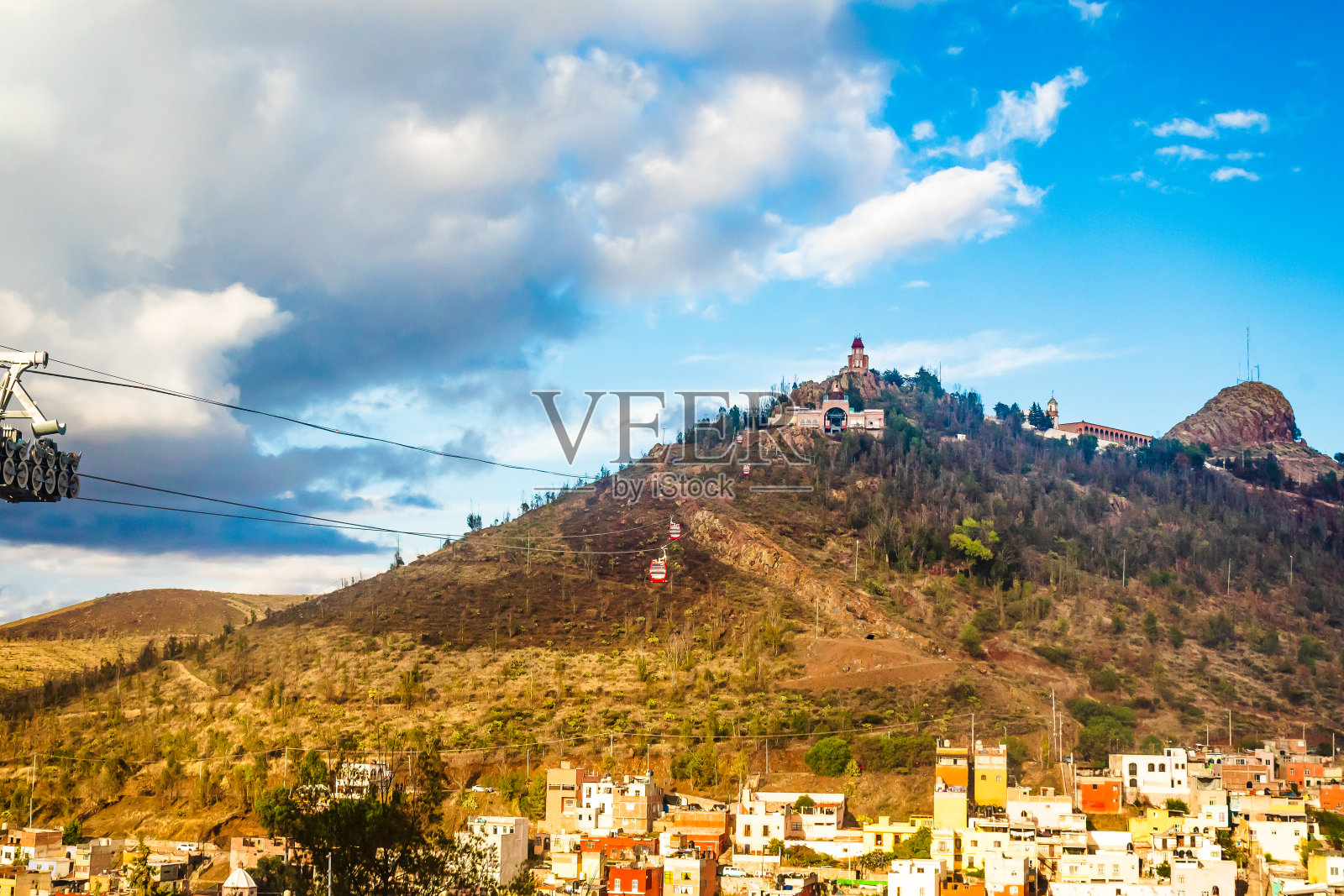 萨卡特卡斯历史中心的布法山和缆车照片摄影图片