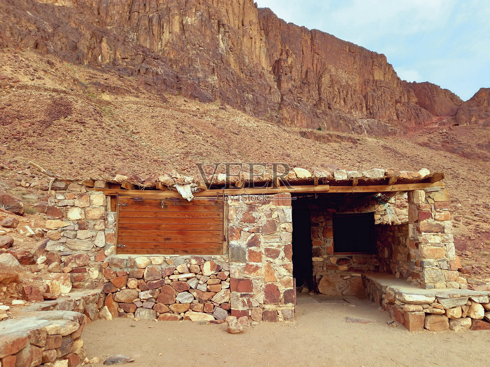 西奈半岛柏柏尔文化的石屋。阿拉伯沙漠的宗教和柏柏尔文化。埃及文明。照片摄影图片