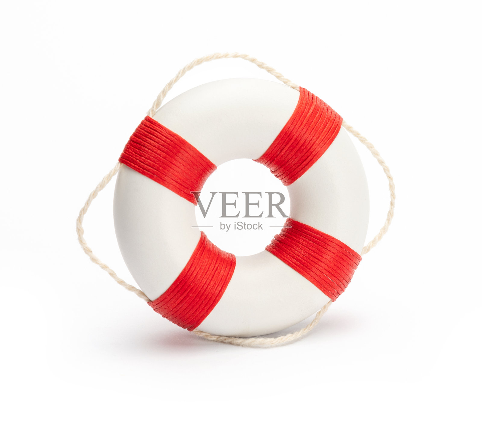 白色背景上孤立的救生圈照片摄影图片