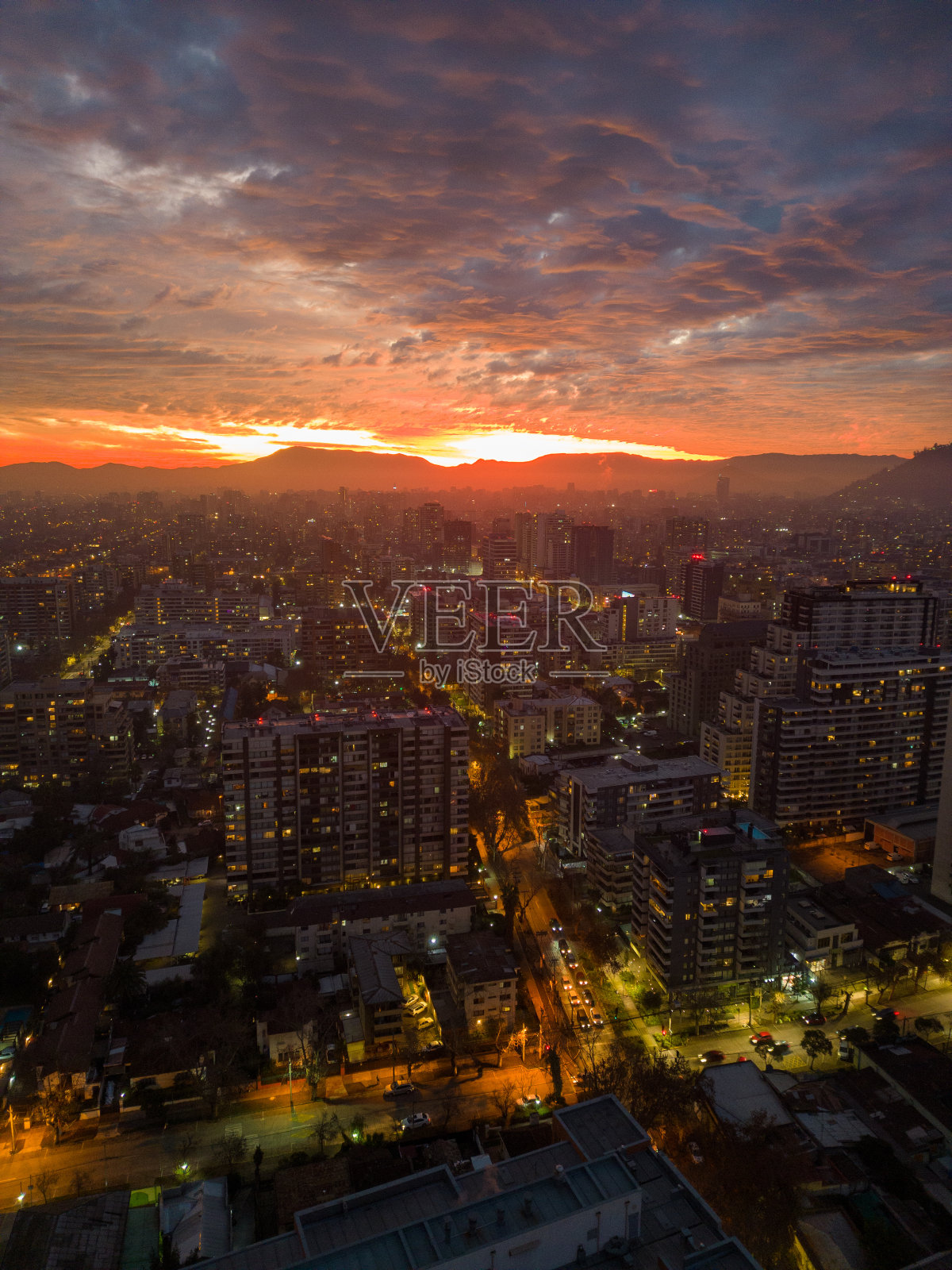 智利圣地亚哥普罗维登西亚的黄昏照片摄影图片