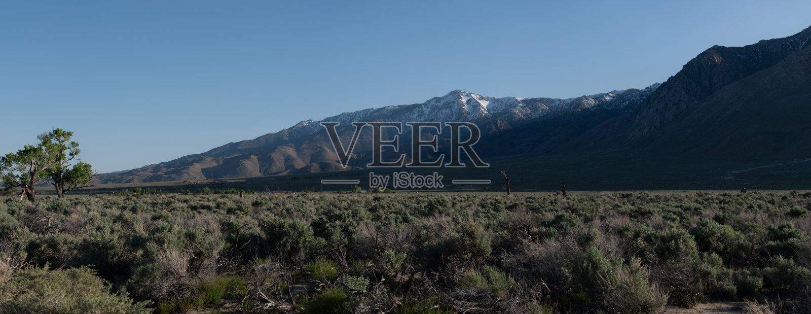 加州内华达山脉，日落时的全景图照片摄影图片