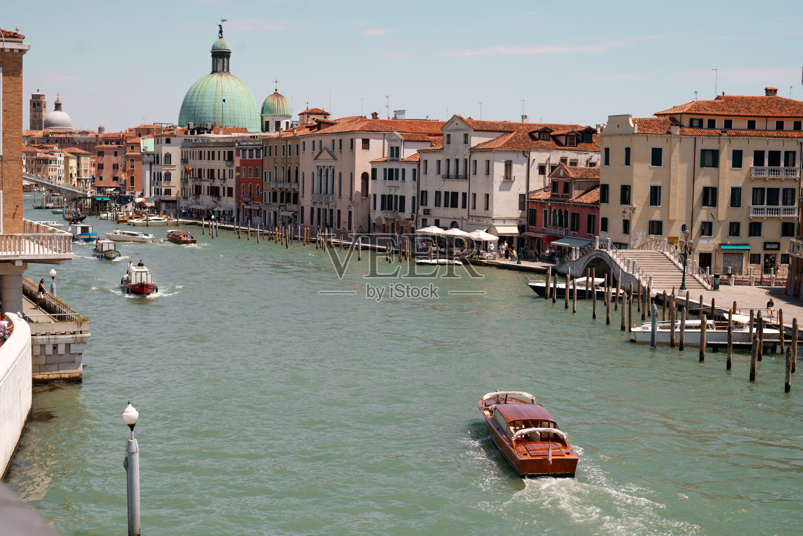 威尼斯运河的景色照片摄影图片