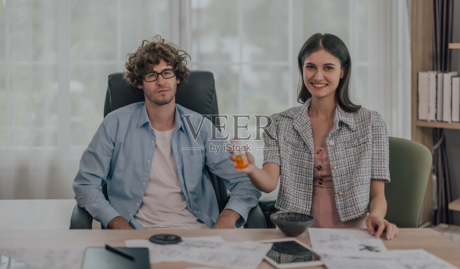 创业合作，创新，测试新潮的3D设计。为合适的用户提供高性价比的产品。照片摄影图片