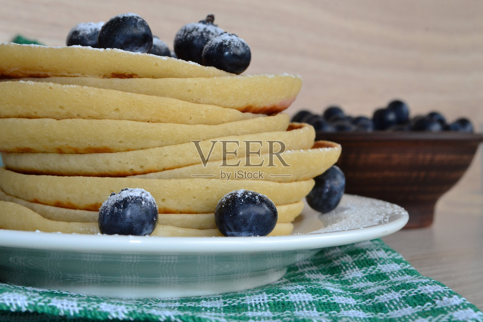 桌上有美味的煎饼早餐照片摄影图片