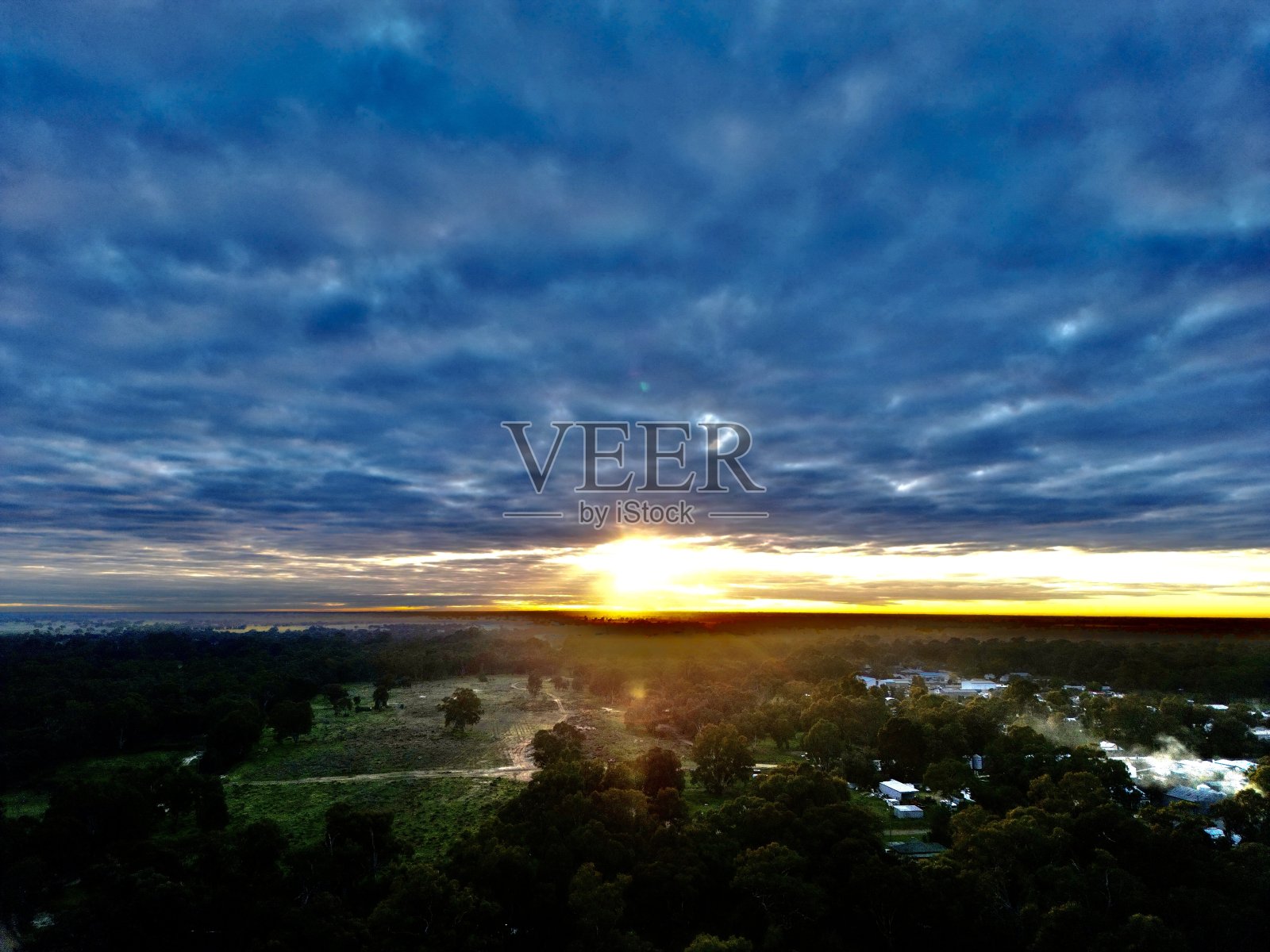 德尼利昆的日出照片摄影图片