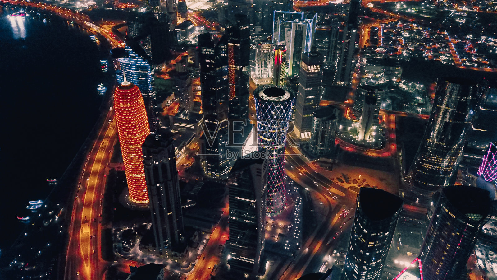 多哈市中心绚丽夜生活航拍照片摄影图片