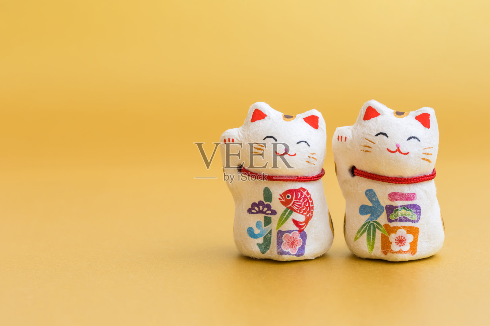 Maneki-neko新年材料。邀请信件。照片摄影图片