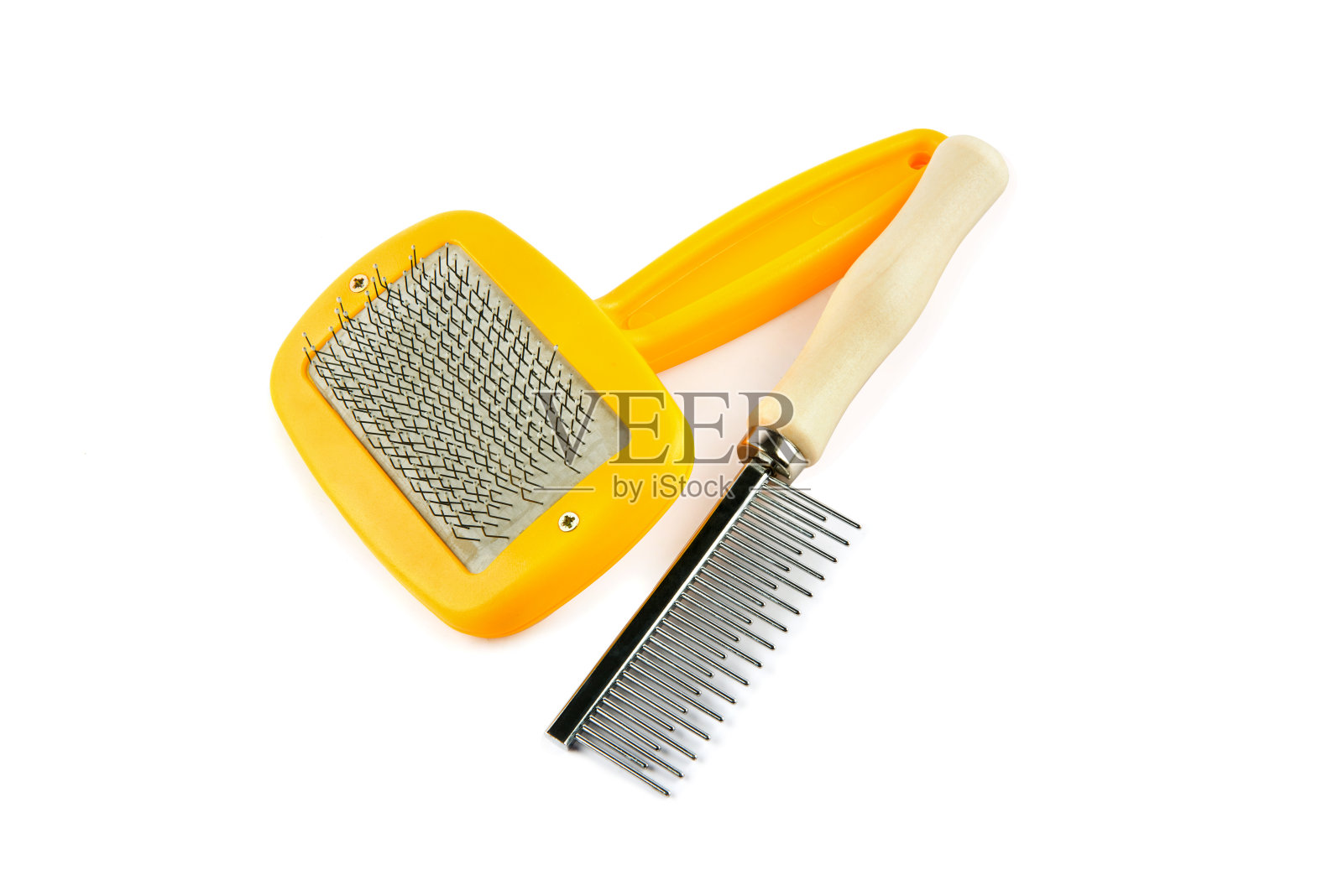 一套梳梳洗犬孤立在白色。照片摄影图片