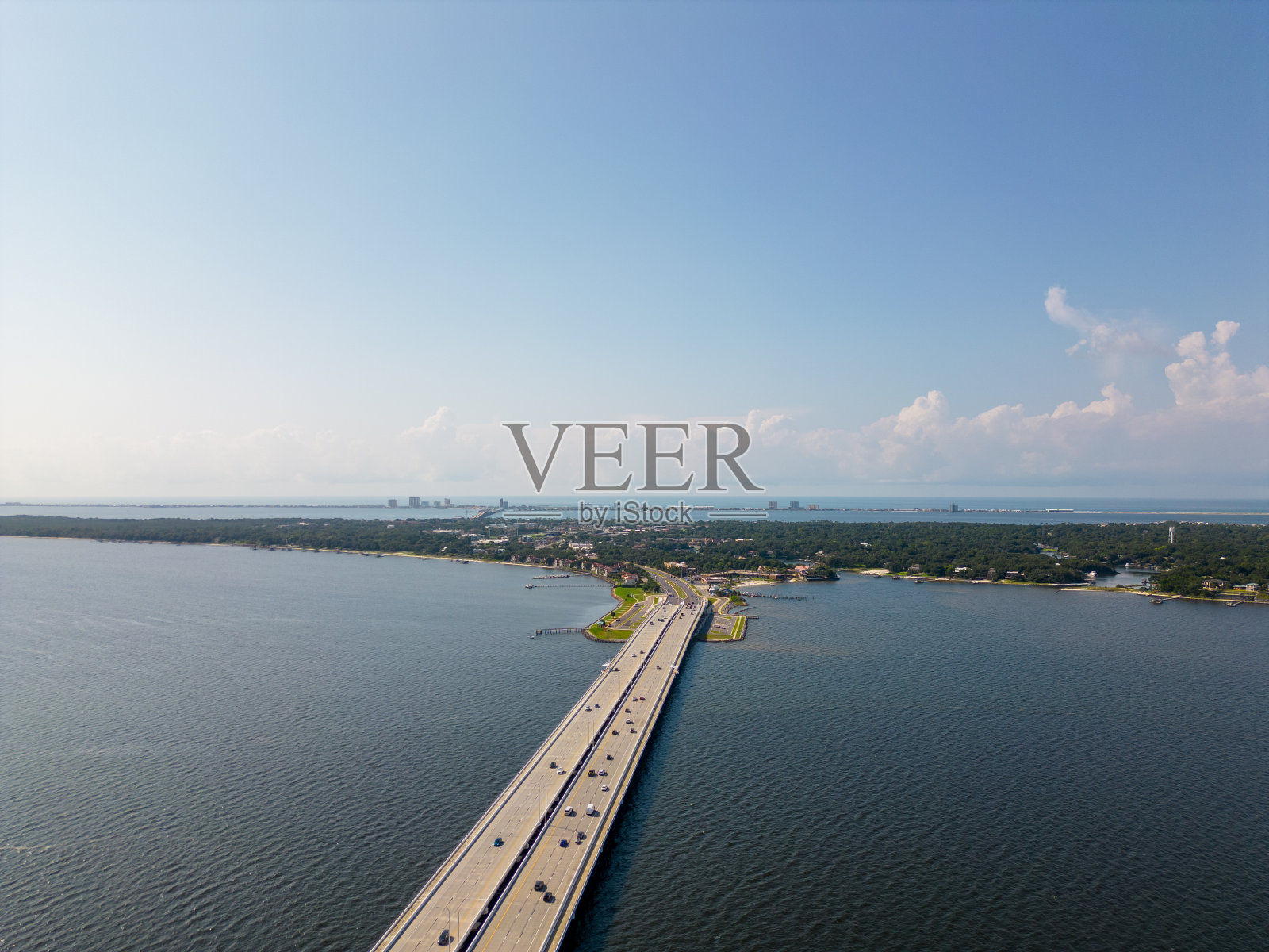 2023年前后彭萨科拉湾大桥的航拍照片照片摄影图片