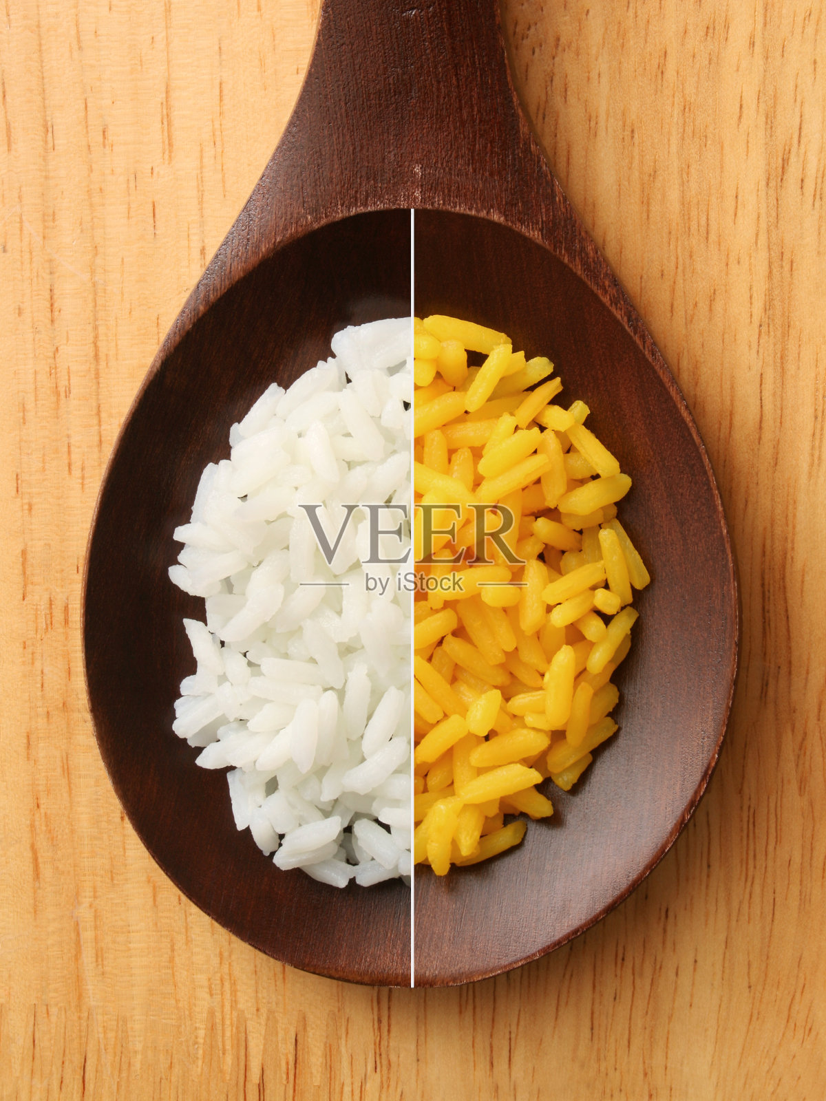 煮白饭和藏红花饭组成照片摄影图片