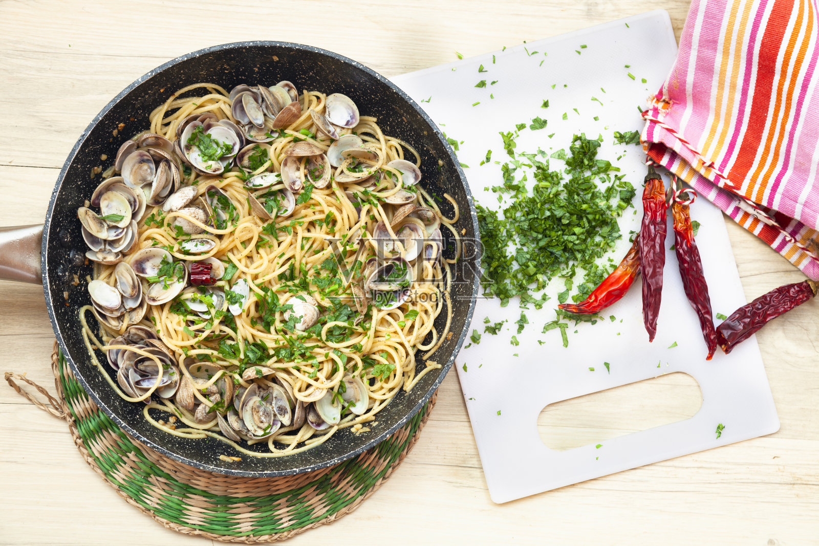 意大利面，蛤蜊意面照片摄影图片