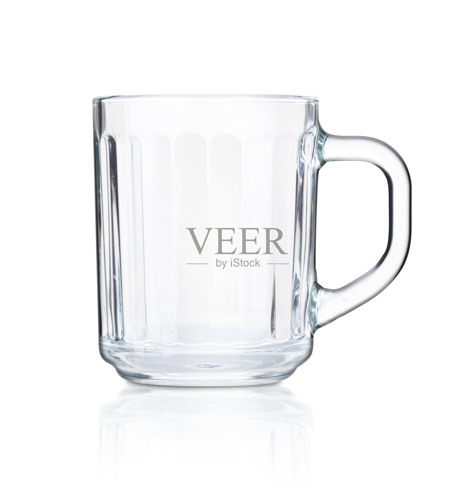 空白玻璃透明咖啡或茶杯隔离在白色背景照片摄影图片